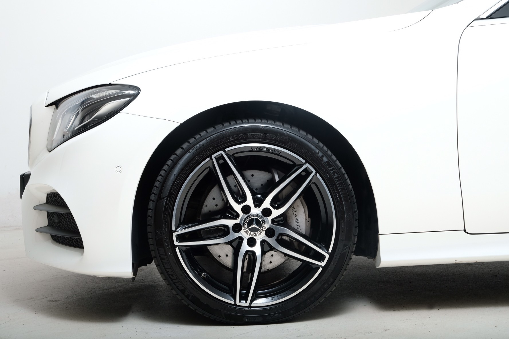 MERCEDES-BENZ E 200 Cabriolet AMG Line 4 Matic 9G-Tronic-showroom-element-3