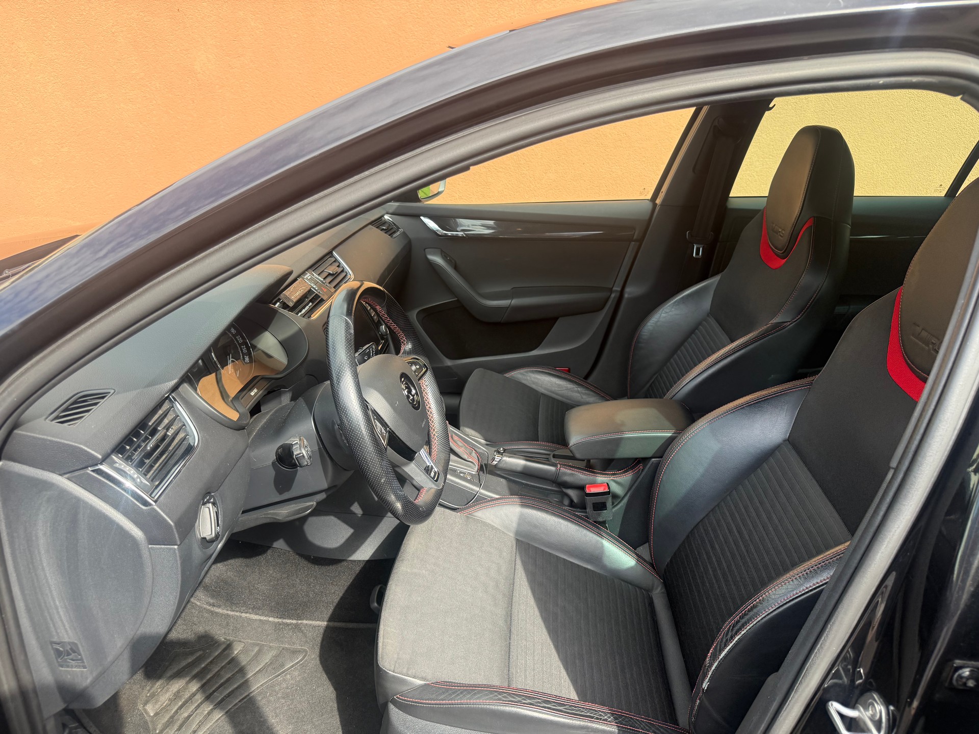 SKODA Octavia Combi 2.0 TSI RS DSG-image-7