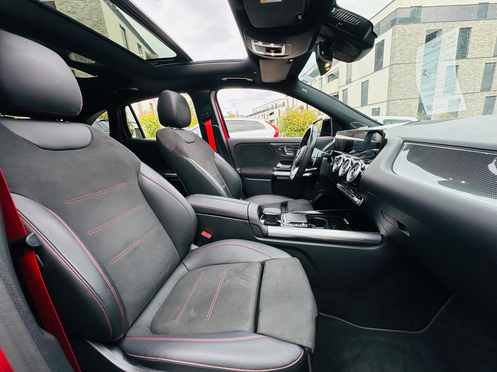 MERCEDES-BENZ GLA 35 AMG 4Matic 8G-Speedshift DCT-image-16