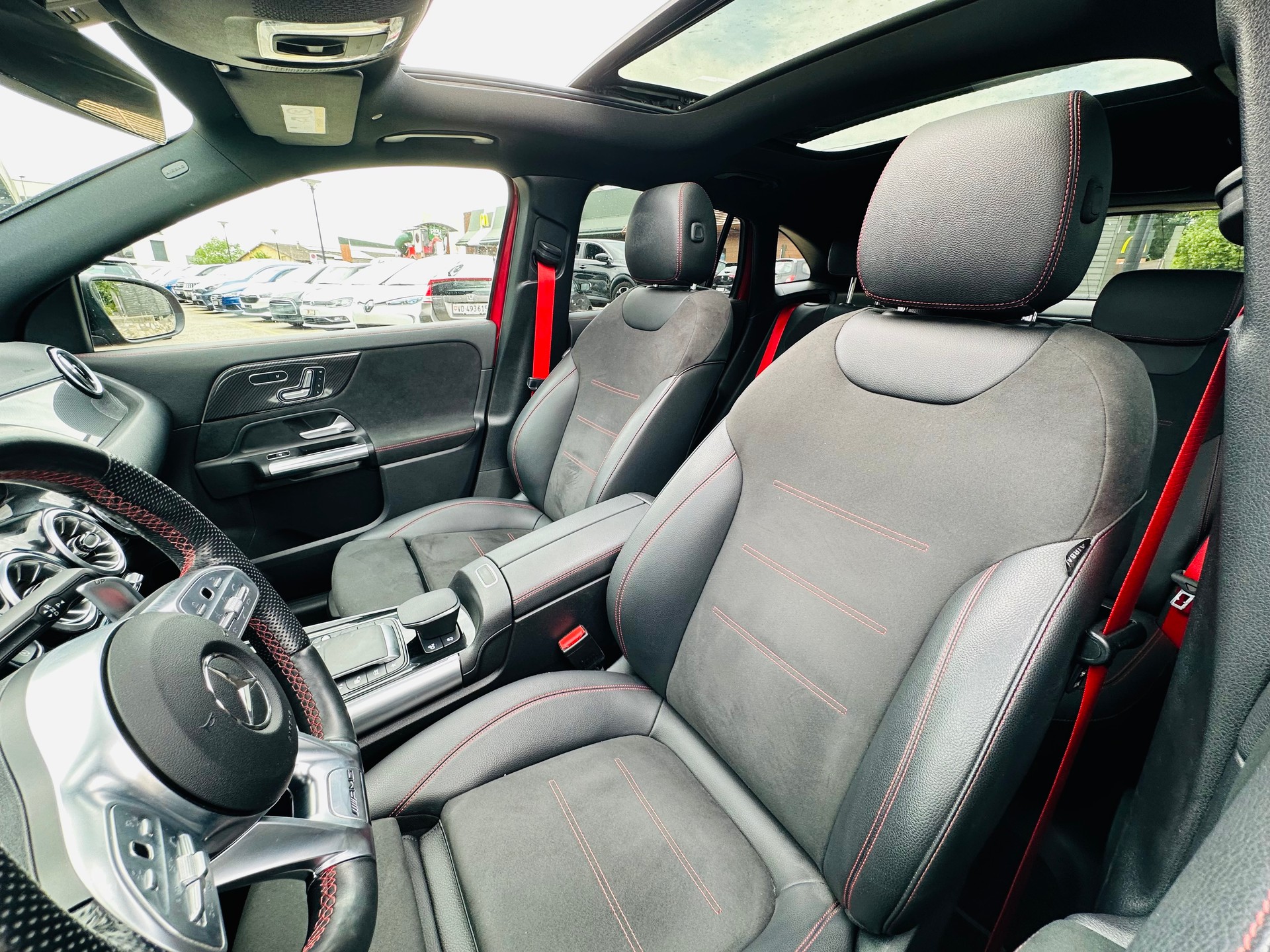 MERCEDES-BENZ GLA 35 AMG 4Matic 8G-Speedshift DCT-image-14