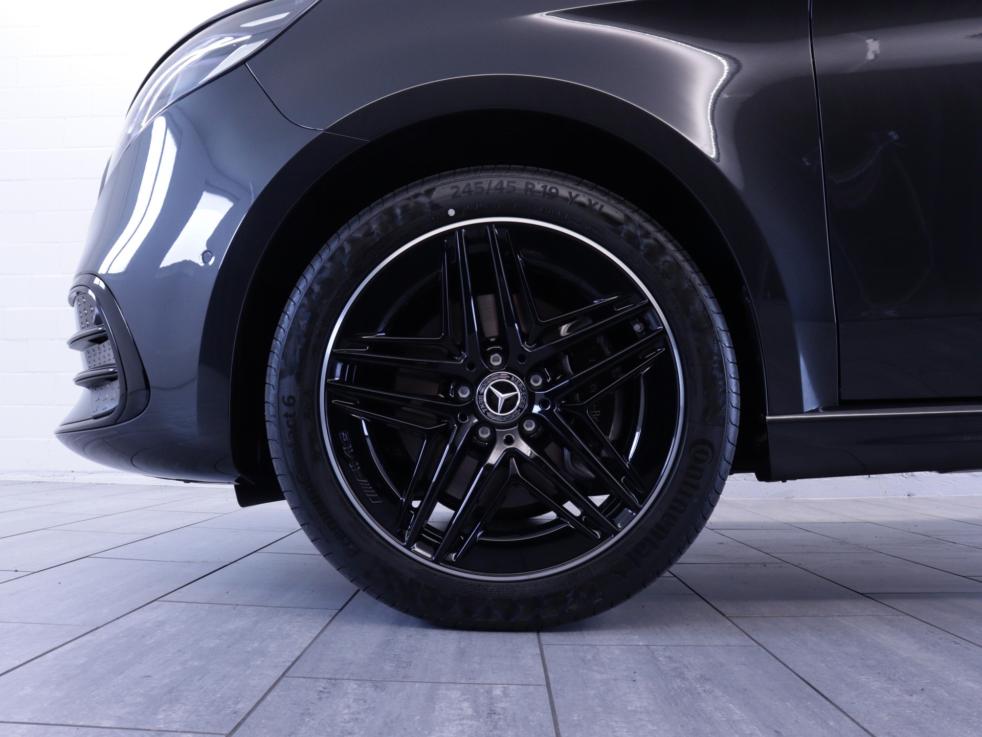 MERCEDES-BENZ V 300 d Swiss Ed. lang 4matic Van-image-14