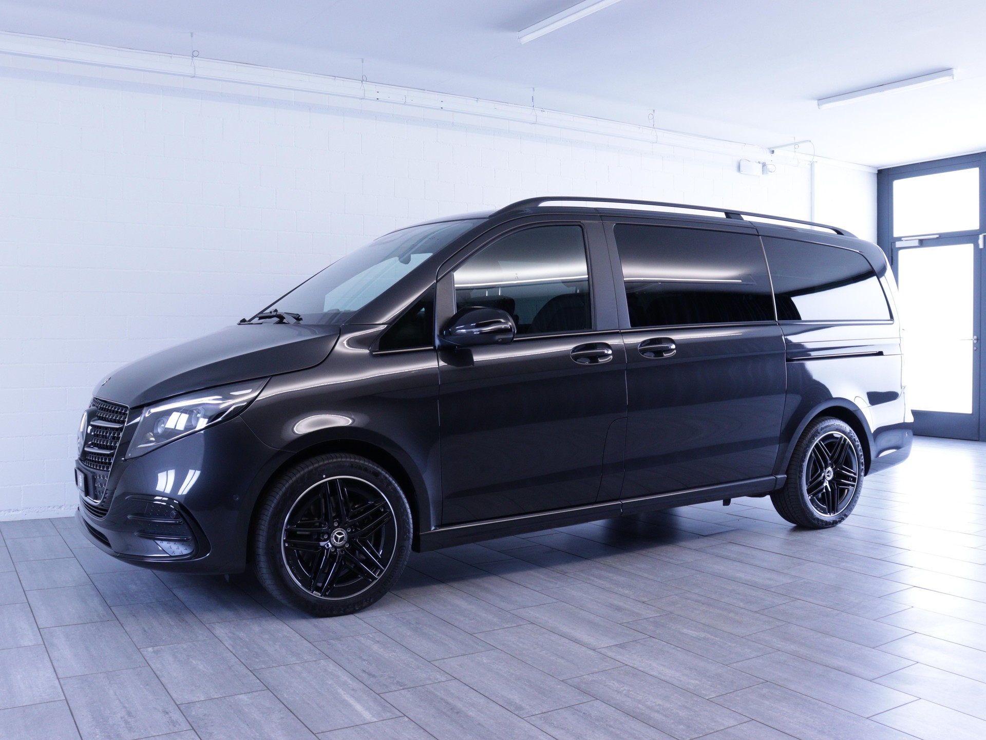 MERCEDES-BENZ V 300 d Swiss Ed. lang 4matic Van-showroom-element-1
