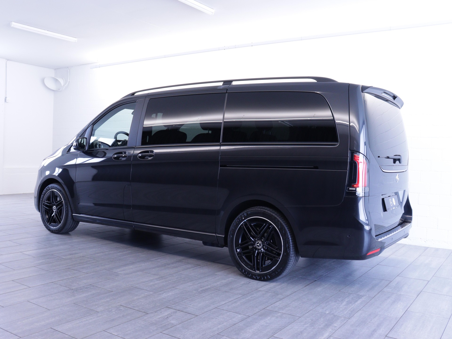 MERCEDES-BENZ V 300 d Swiss Ed. lang 4matic Van-showroom-element-2