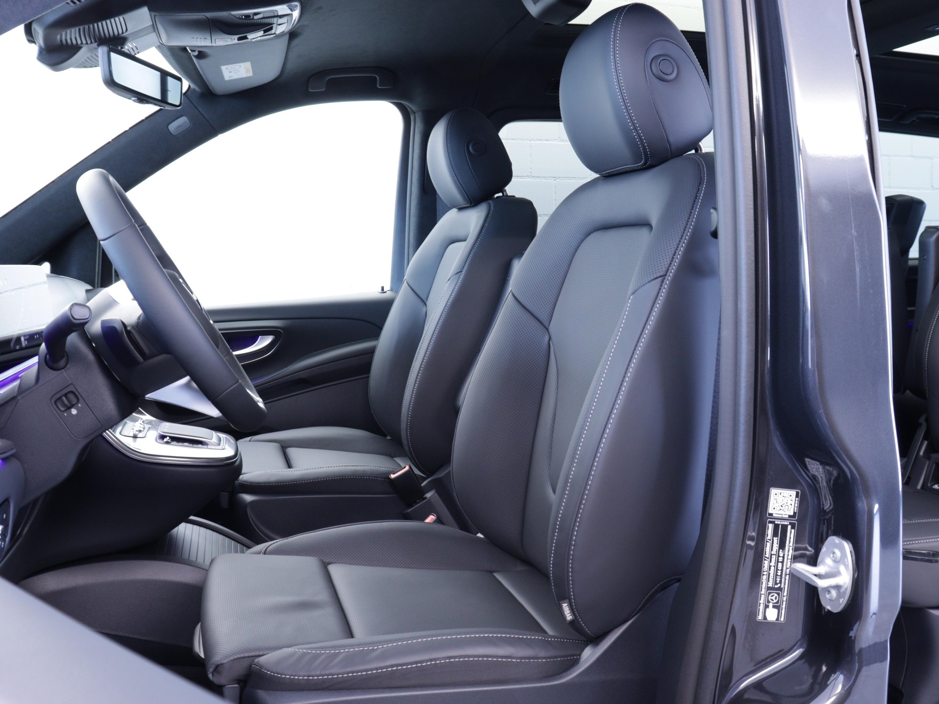 MERCEDES-BENZ V 300 d Swiss Ed. lang 4matic Van-image-7