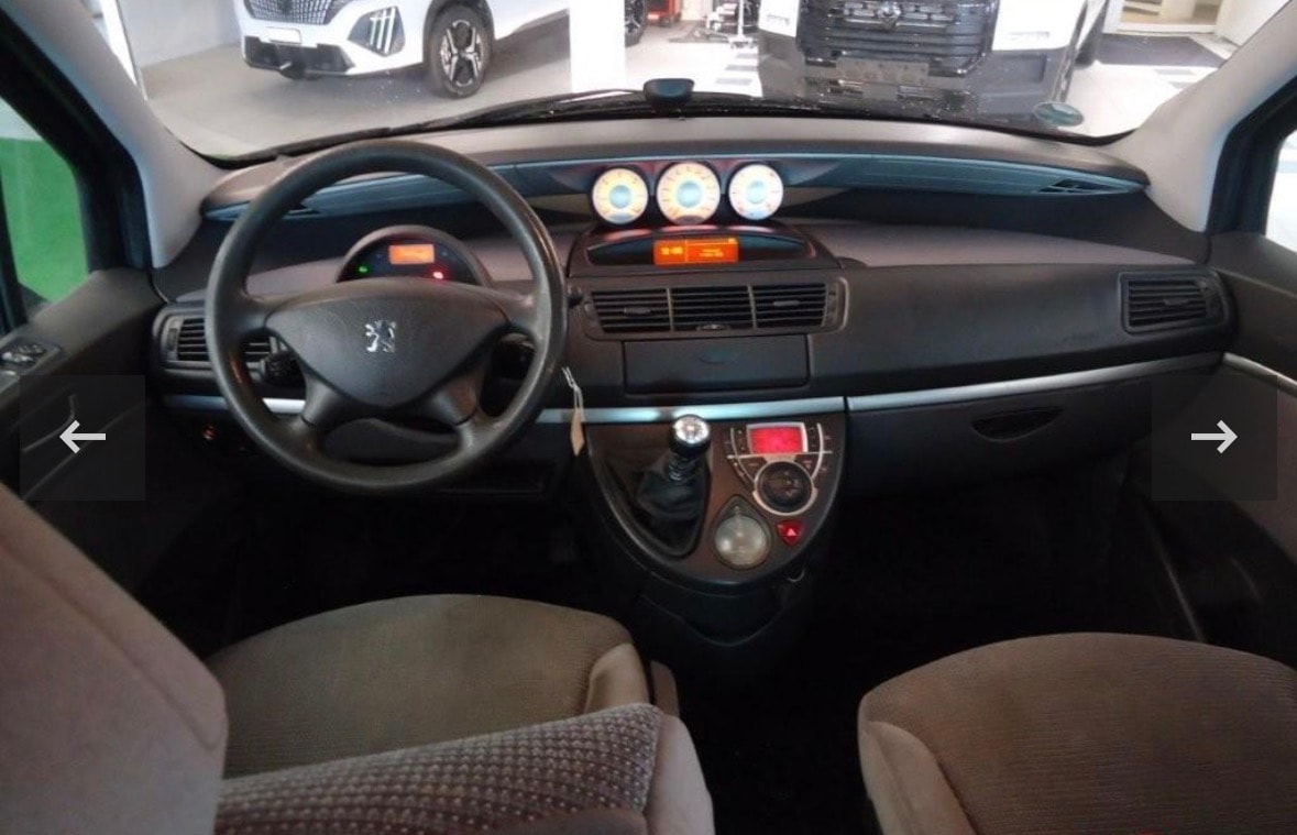 PEUGEOT 807 2.0 16V HDi (ST) Family+-image-4