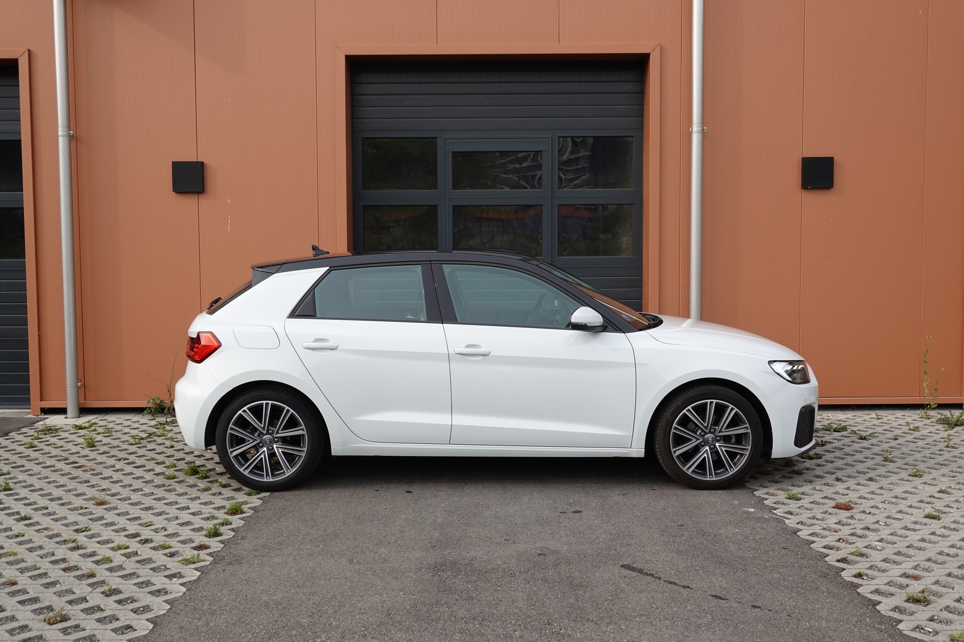 AUDI A1 Sportback 30 TFSI S Line S-tronic - "CH Auto * S-Line Inté & Exté * Service Gratuit * Jantes 17 * Temp. Adapt"-showroom-element-3