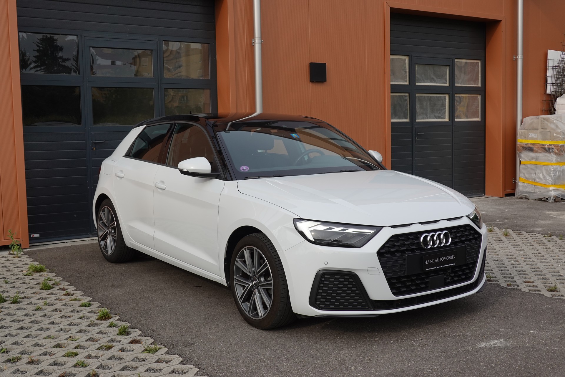AUDI A1 Sportback 30 TFSI S Line S-tronic - "CH Auto * S-Line Inté & Exté * Service Gratuit * Jantes 17 * Temp. Adapt"-showroom-element-2