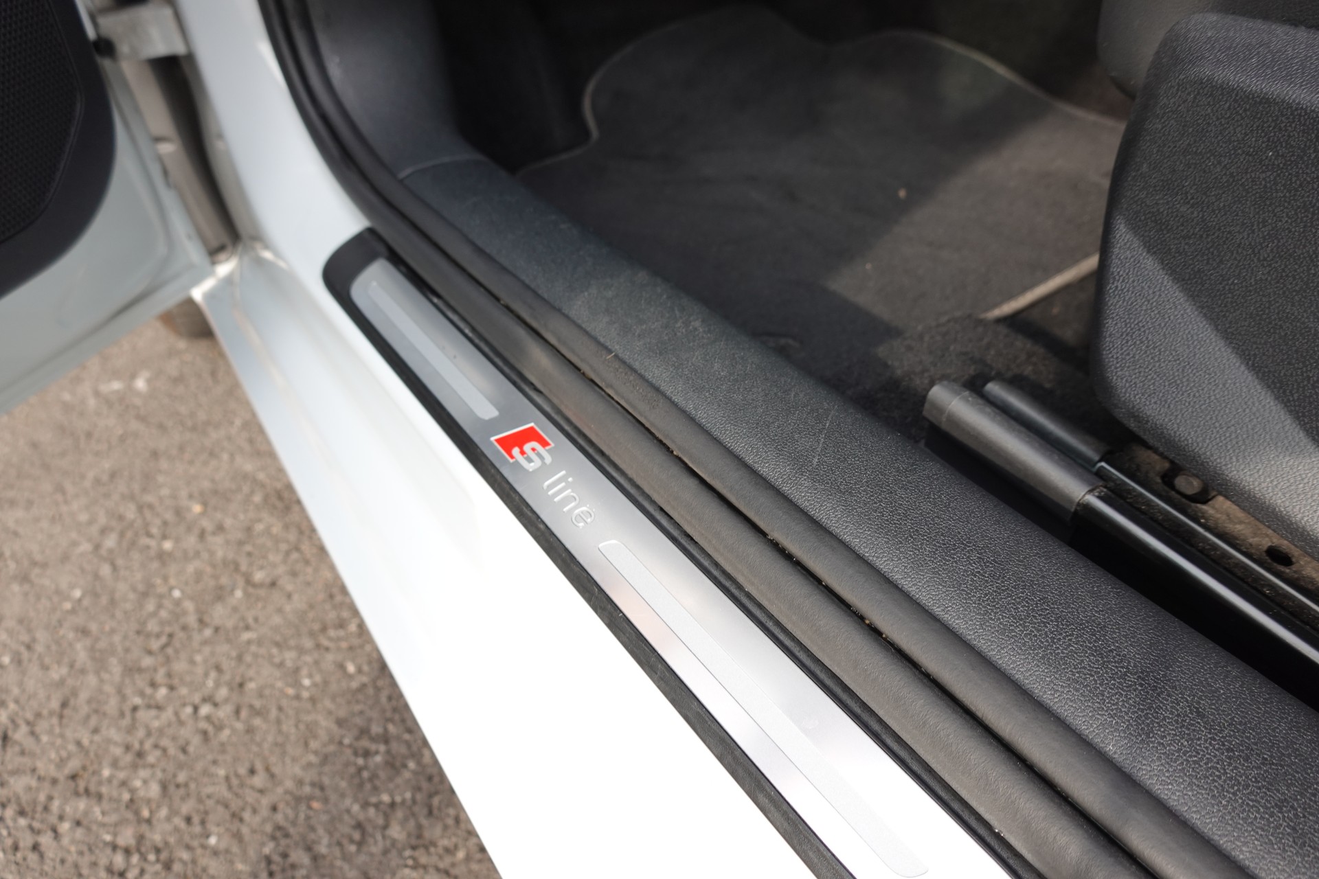 AUDI A1 Sportback 30 TFSI S Line S-tronic - "CH Auto * S-Line Inté & Exté * Service Gratuit * Jantes 17 * Temp. Adapt"-image-19