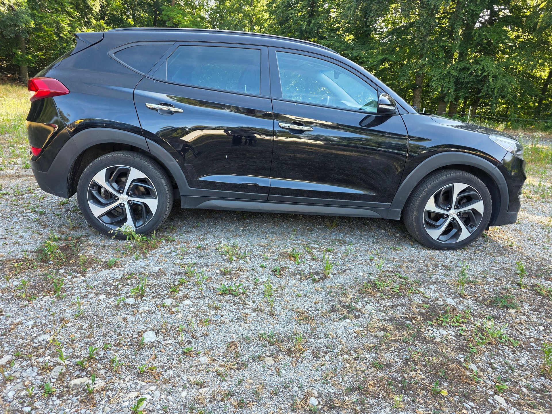 HYUNDAI Tucson 2.0 CRDI Launch Edition 4WD Automatic-image-4