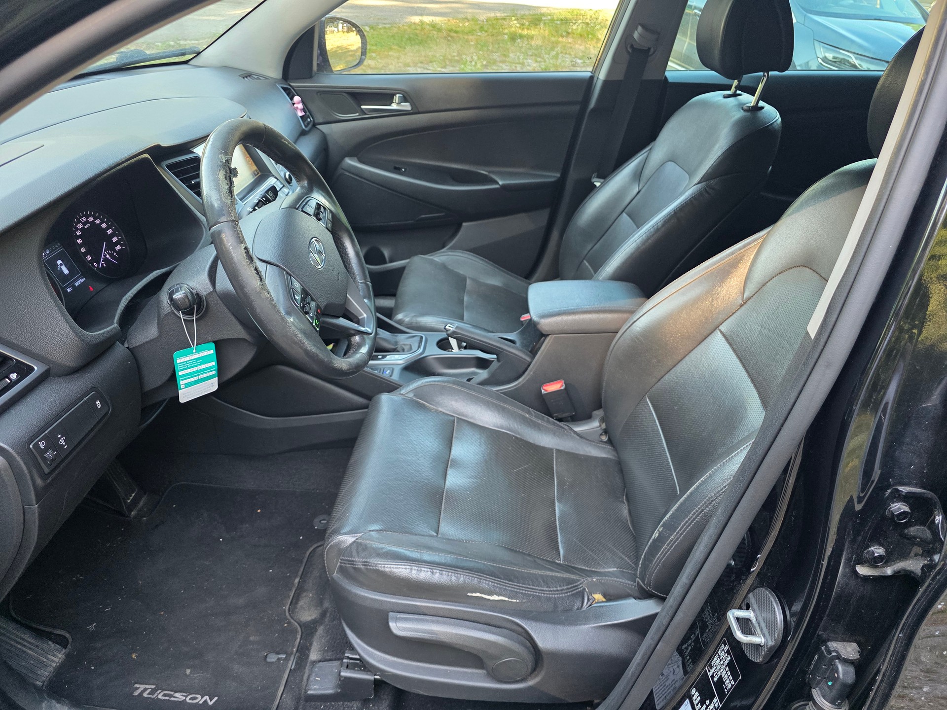 HYUNDAI Tucson 2.0 CRDI Launch Edition 4WD Automatic-image-8