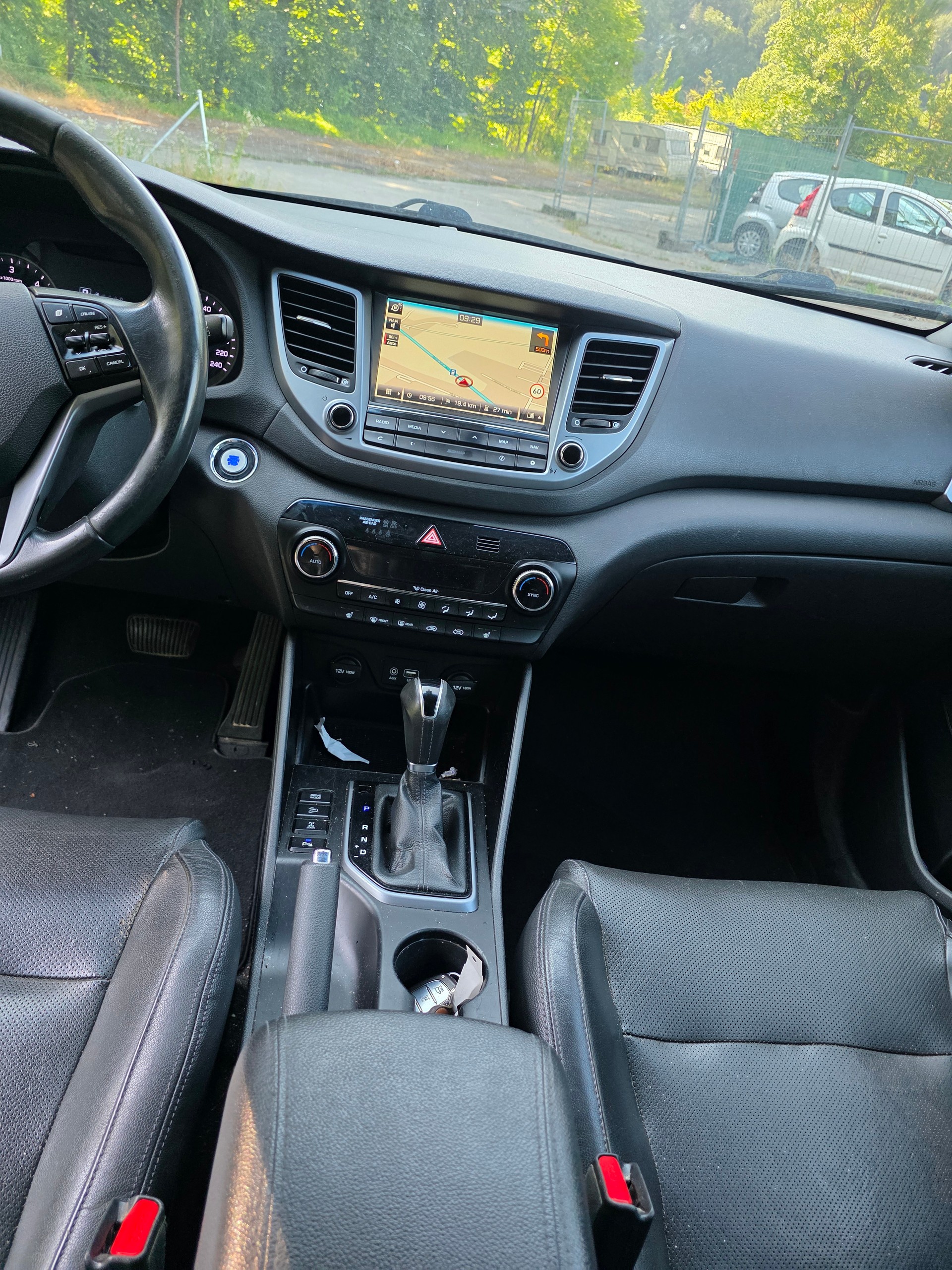 HYUNDAI Tucson 2.0 CRDI Launch Edition 4WD Automatic-image-7