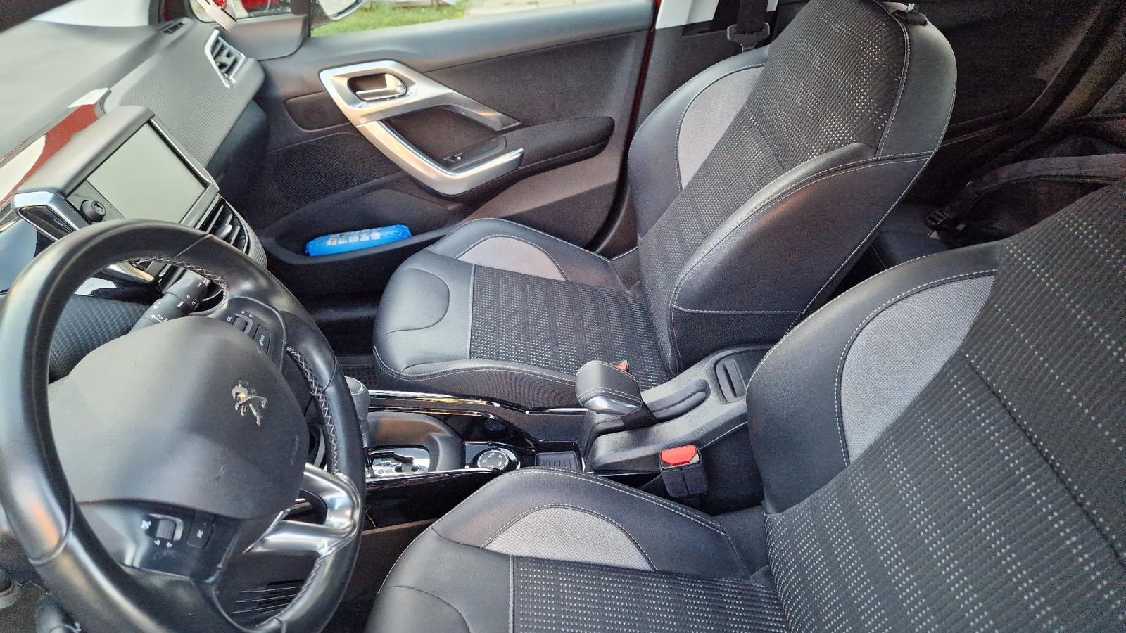 PEUGEOT 2008 1.2 PureTech Allure-image-4