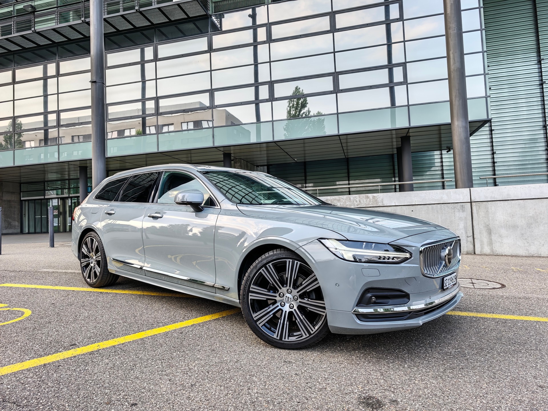 VOLVO 2.0 B4 Ultimate Bright