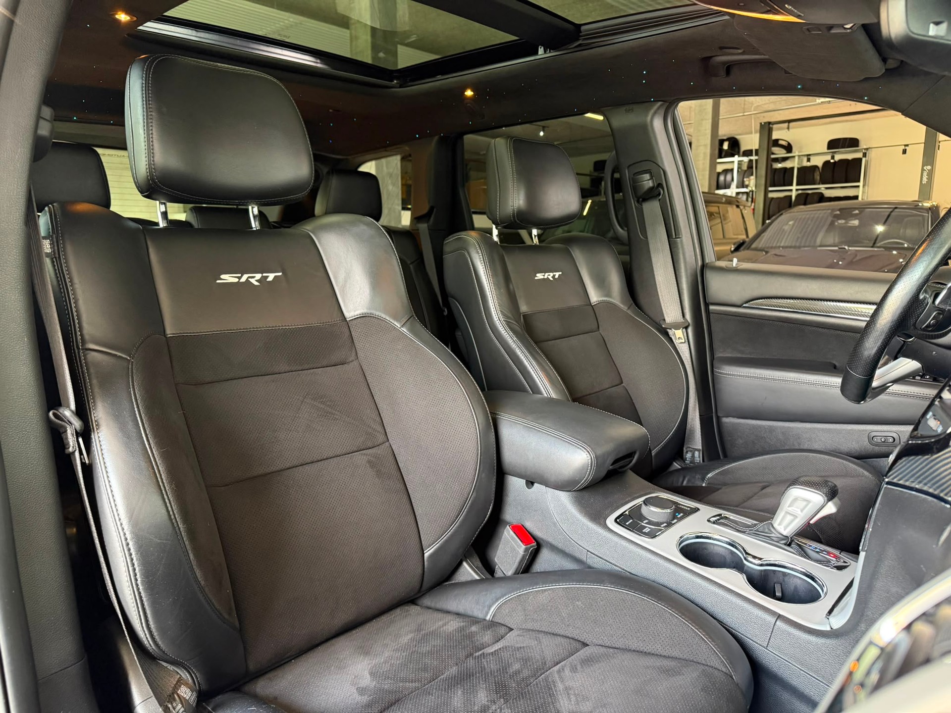 JEEP Grand Cherokee 6.4 V8 HEMI SRT8 Automatic-image-11