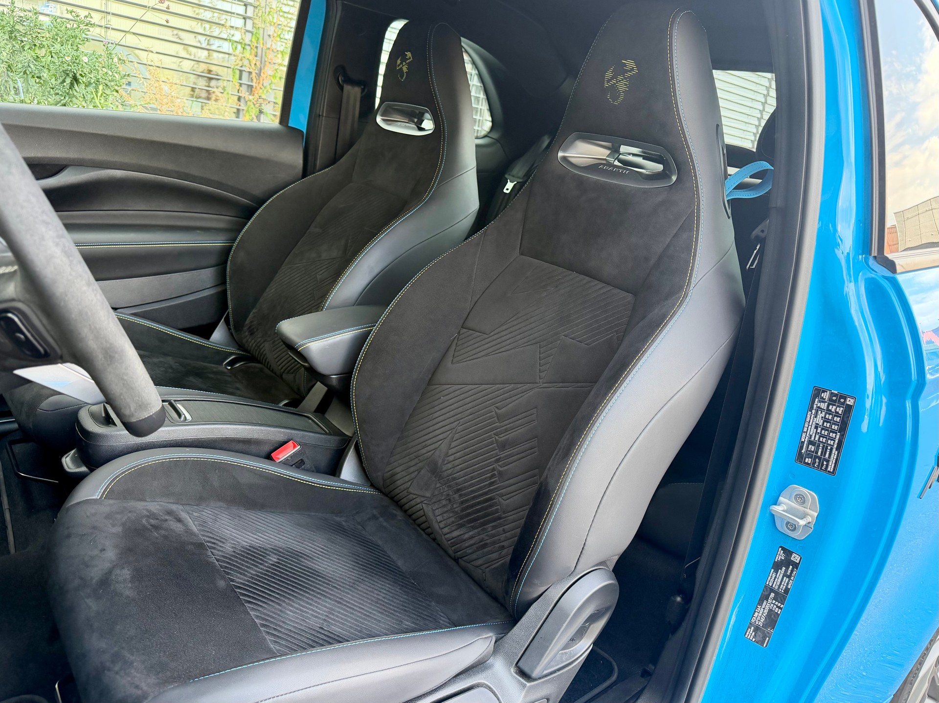 FIAT Abarth Cabrio 500e Turismo - Poison Blue --image-8