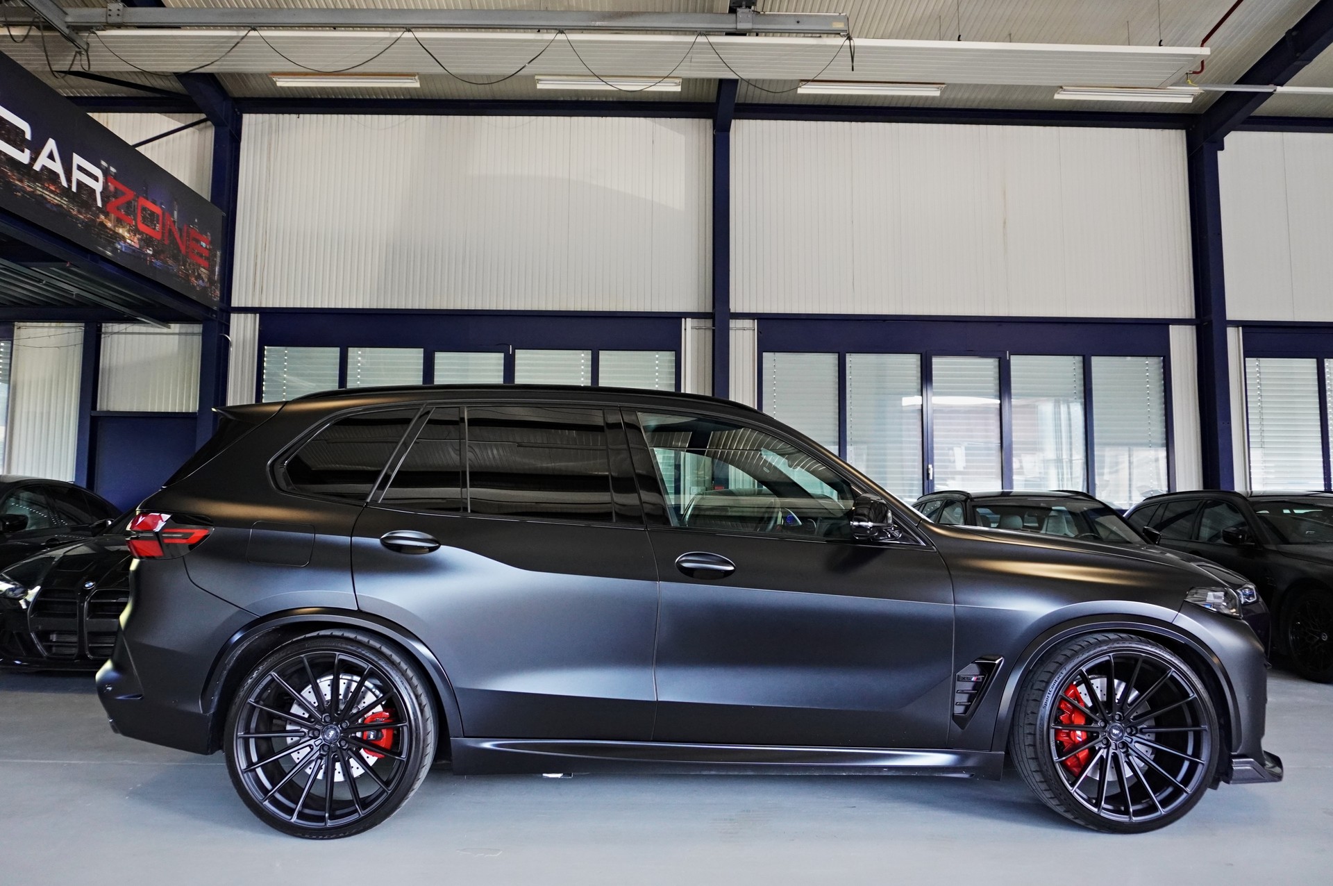 BMW X5M Competition // FROZEN BLACK // WHEELFORCE WHEELS 23" // H&R GEWINDEFEDERN // WERKSGARANTIE //-image-2