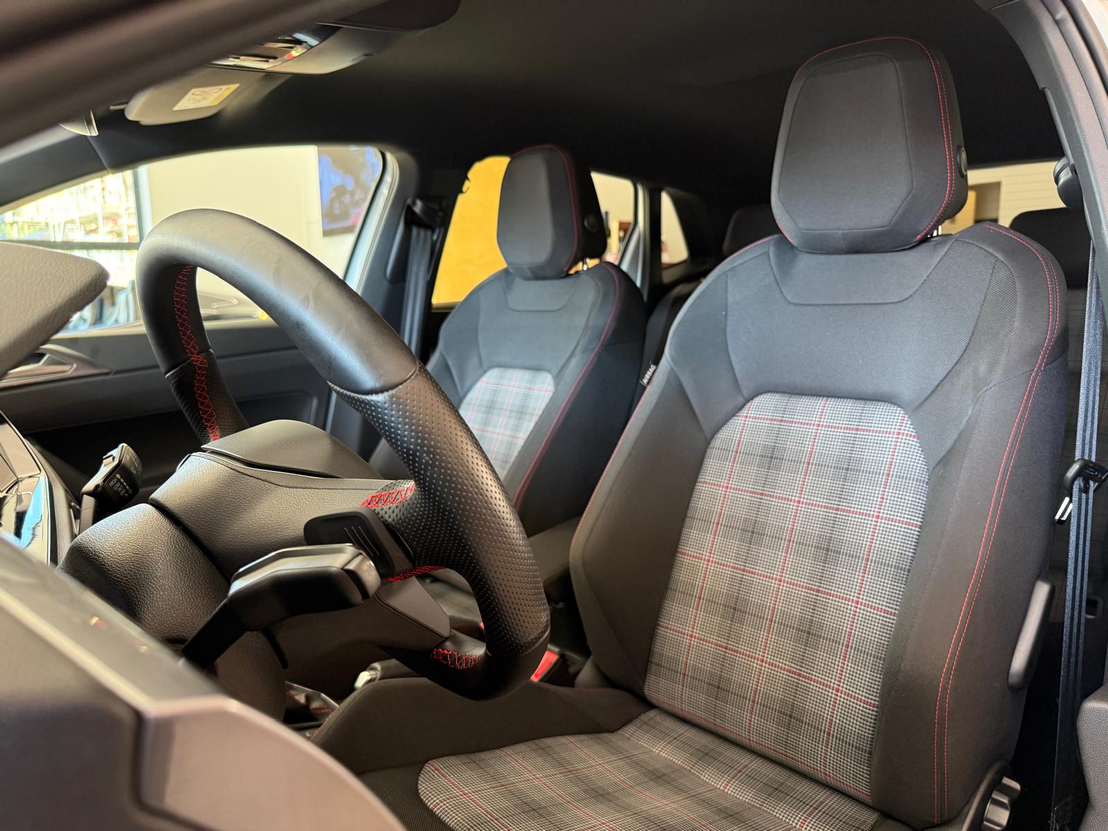 VW Polo 2.0 TSI GTI DSG-image-17