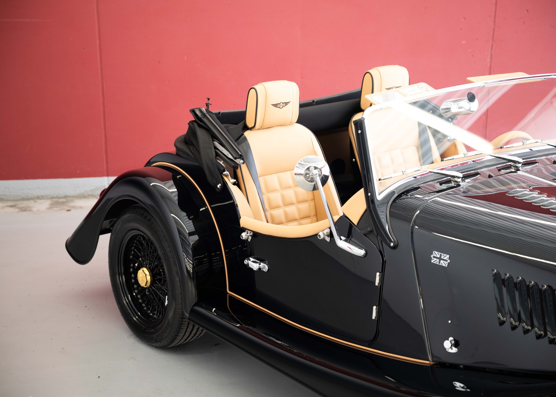 MORGAN Plus Four 2.0 Bespoke (MY 26, Swiss new car, 1 of 1 configuration, Rolls-Royce Diamond Black metallic, 30-month warranty)-image-11