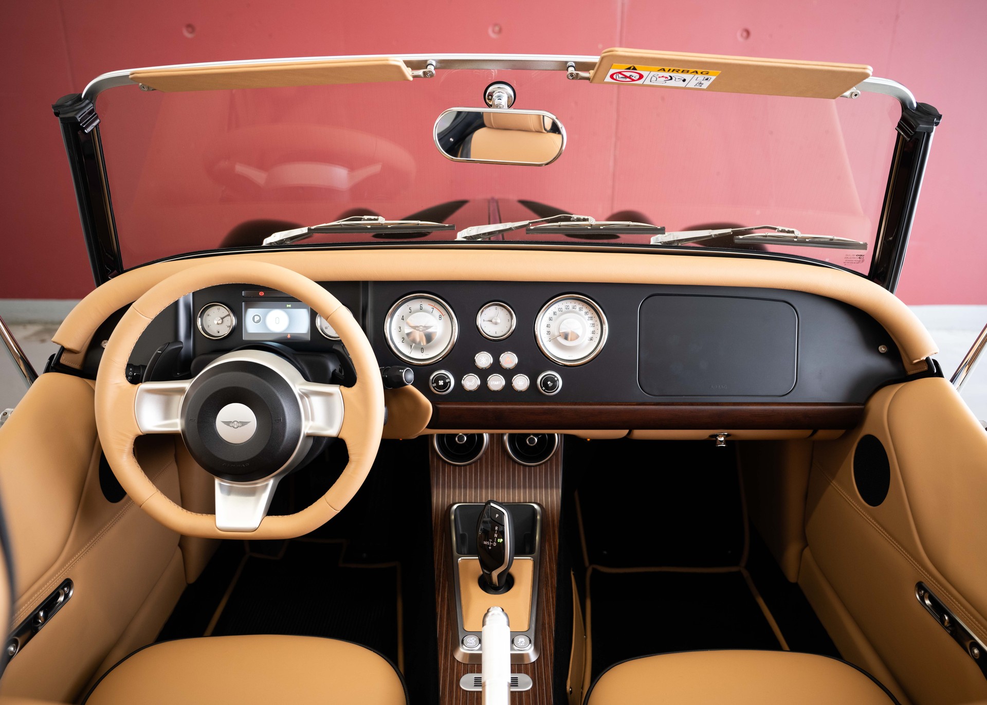 MORGAN Plus Four 2.0 Bespoke (MY 26, Swiss new car, 1 of 1 configuration, Rolls-Royce Diamond Black metallic, 30-month warranty)-image-15