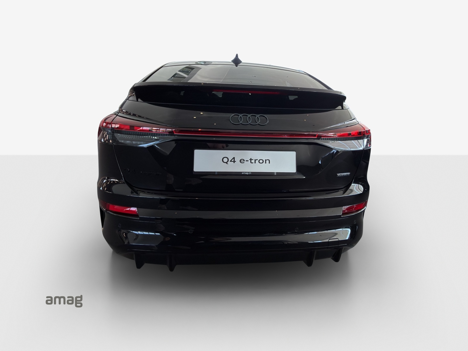AUDI Q4 Sportback e-tron quattro performance Swiss Ski-showroom-element-3
