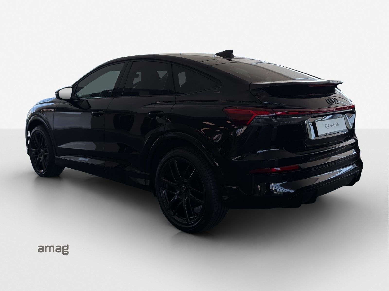 AUDI Q4 Sportback e-tron quattro performance Swiss Ski-showroom-element-2