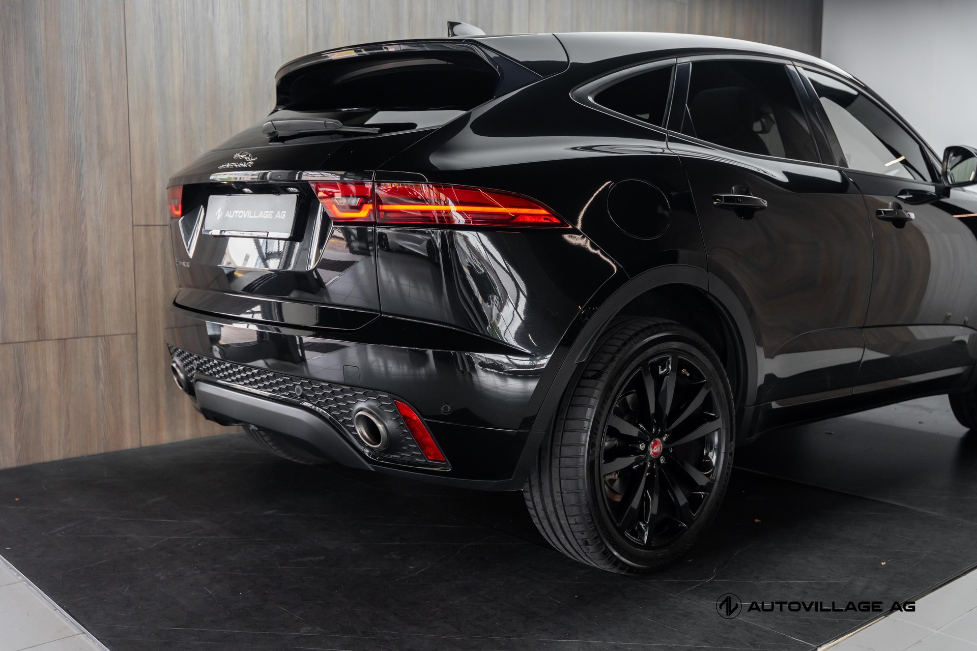 JAGUAR E-Pace 2.0d D150 R-Dynamic AWD Automatik-image-26