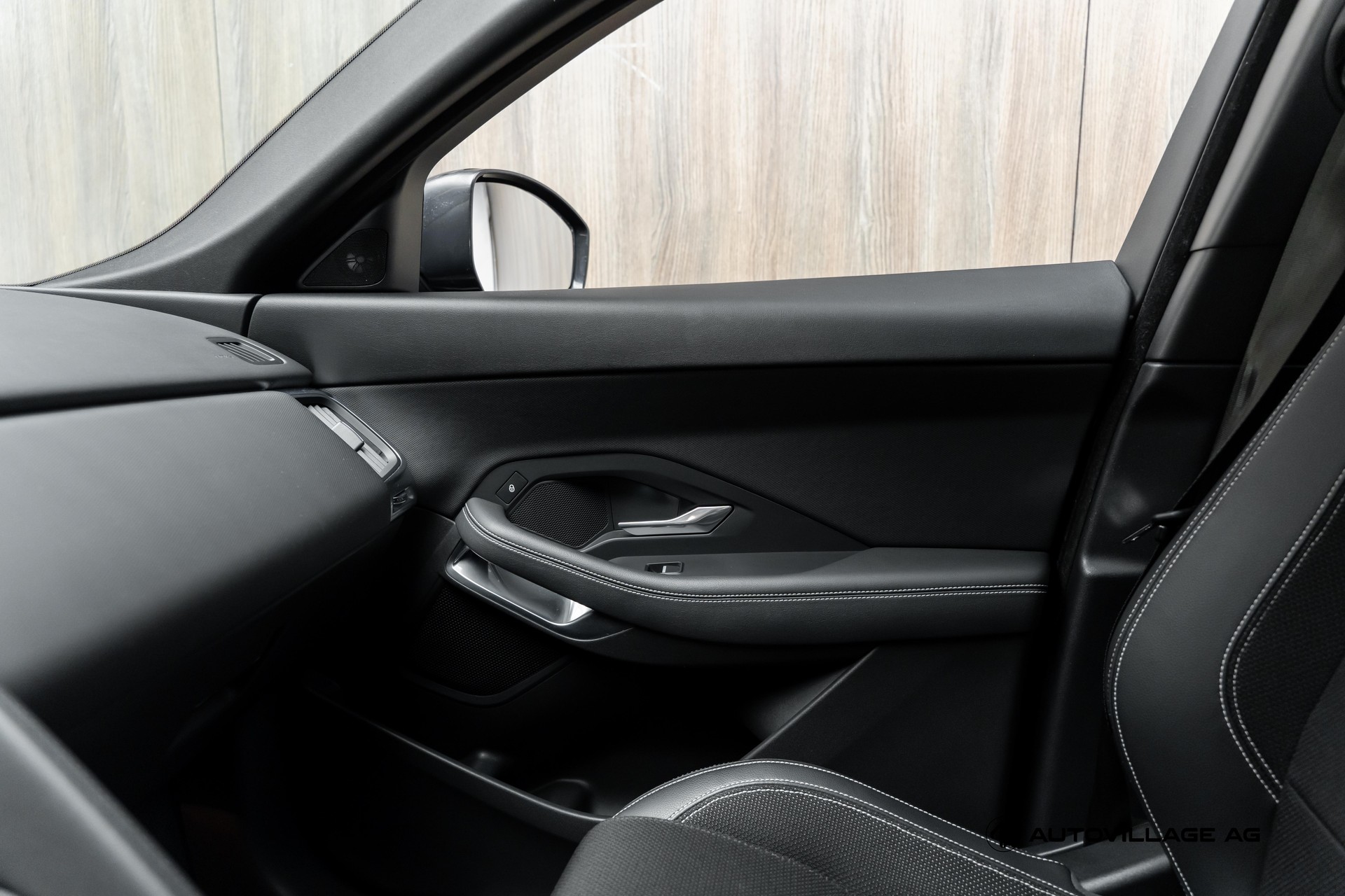JAGUAR E-Pace 2.0d D150 R-Dynamic AWD Automatik-image-18