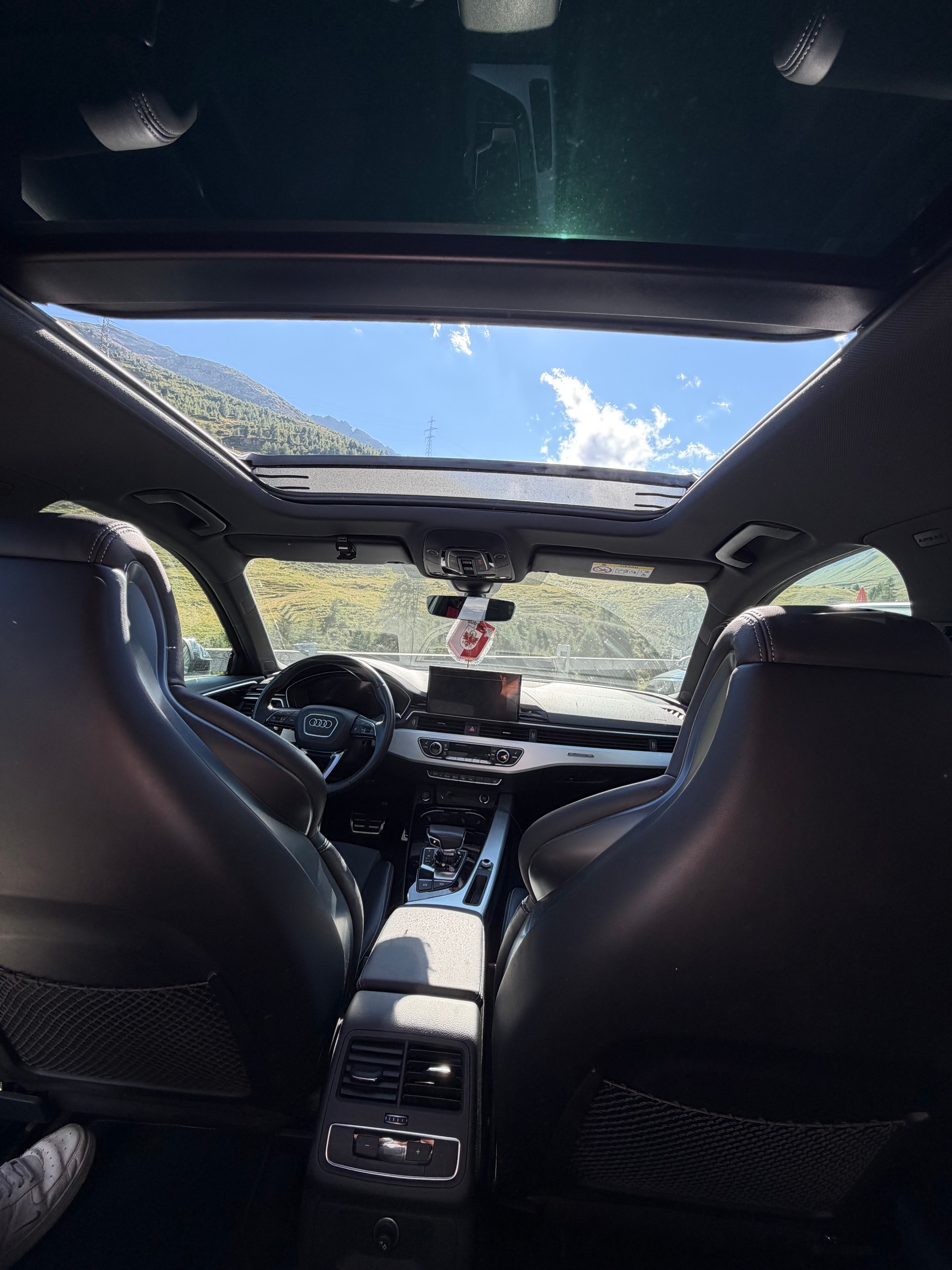 AUDI 40 2.0TDI S Line Attraction quattro S-Tronic-image-9