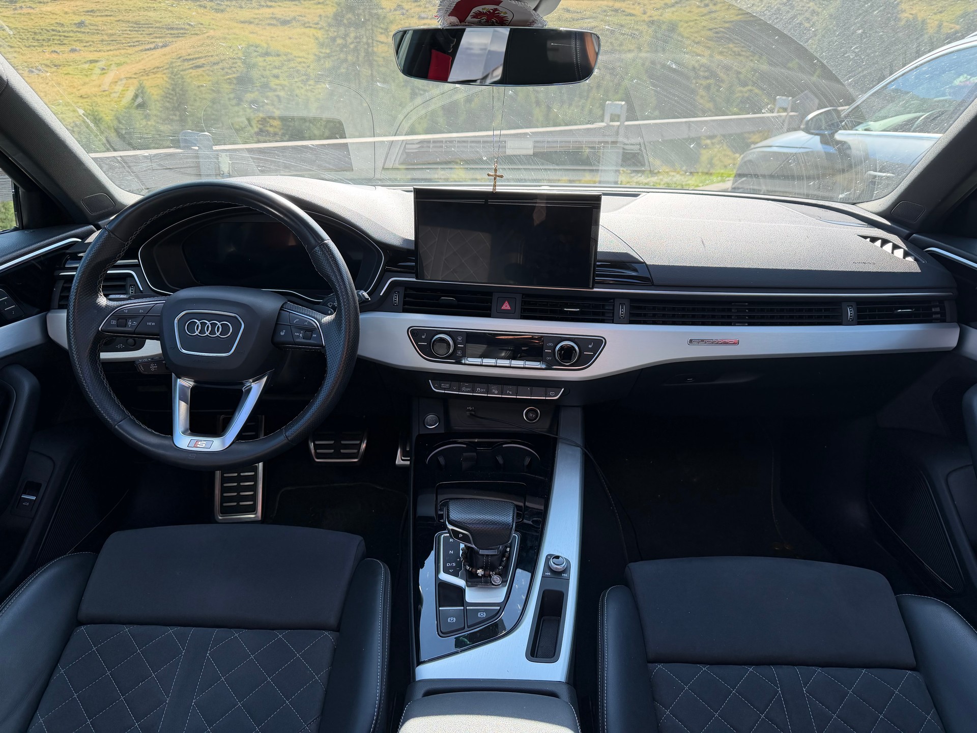 AUDI 40 2.0TDI S Line Attraction quattro S-Tronic-image-7