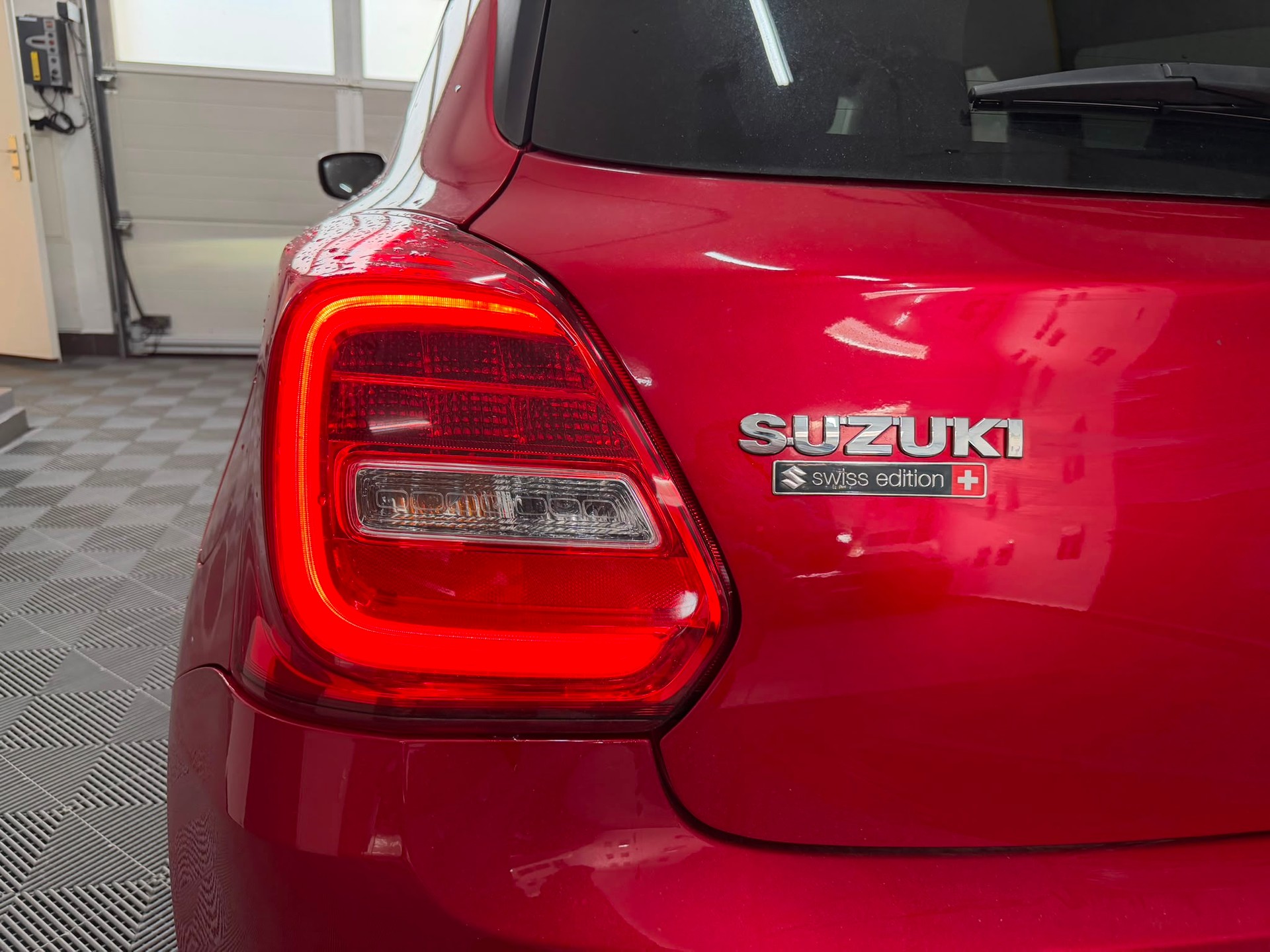 SUZUKI Swift 1.2 Compact Top Hybrid CVT-showroom-element-3
