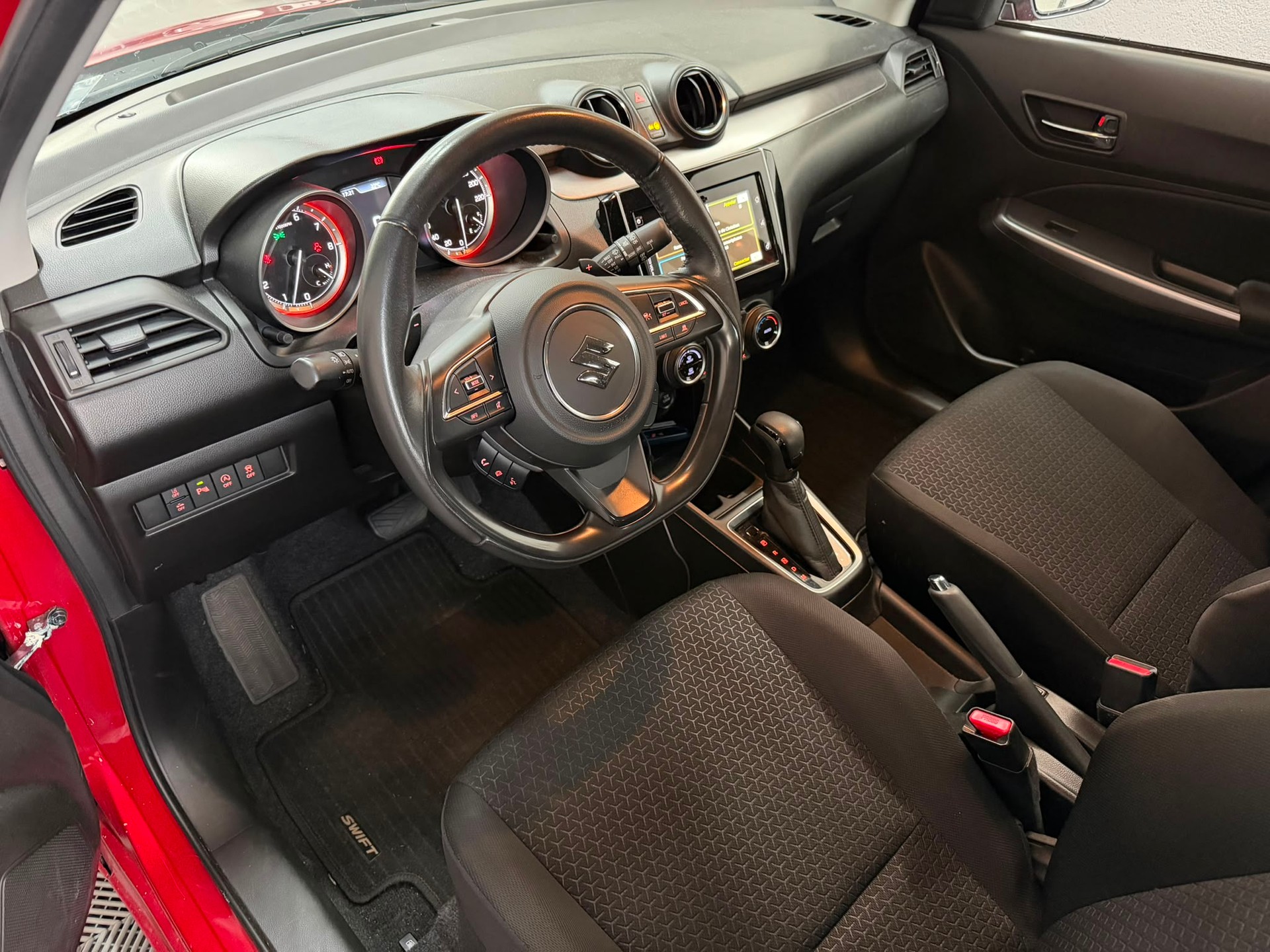 SUZUKI Swift 1.2 Compact Top Hybrid CVT-showroom-element-1