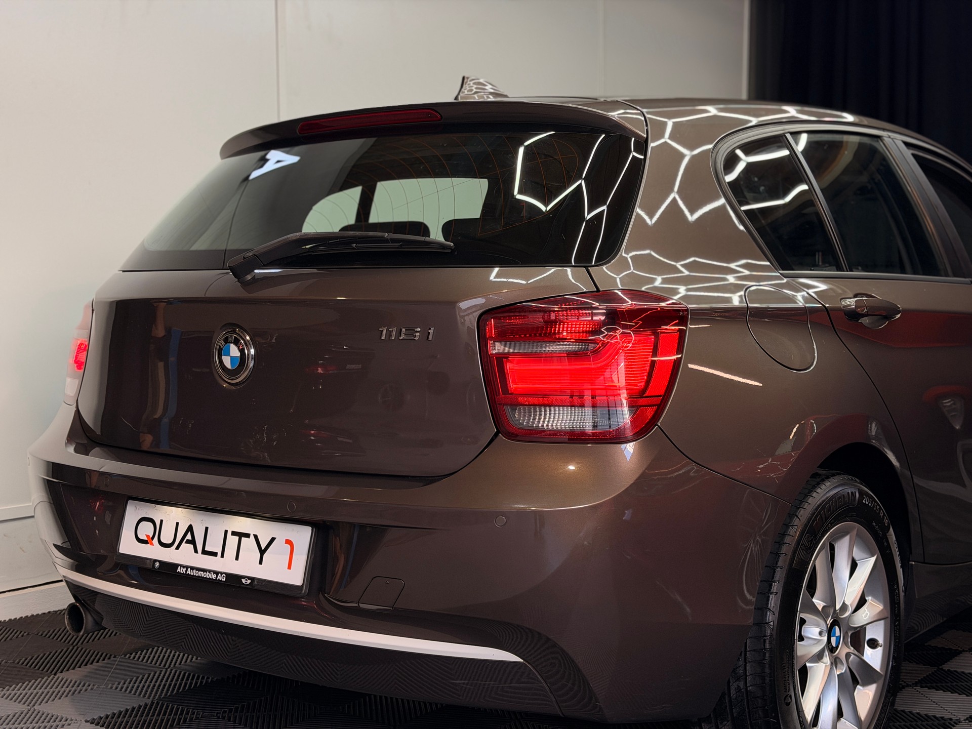 BMW 116i Urban Line Steptronic-showroom-element-2
