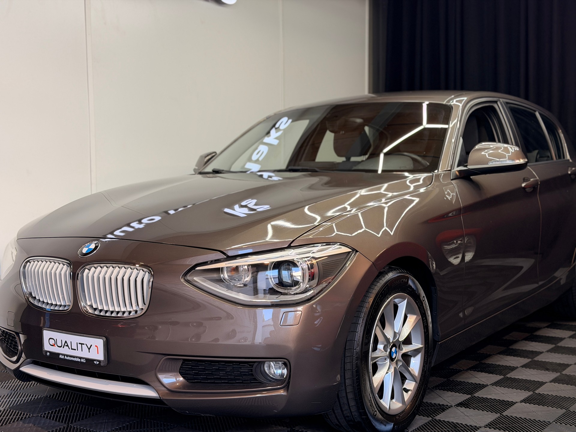 BMW 116i Urban Line Steptronic-showroom-element-3