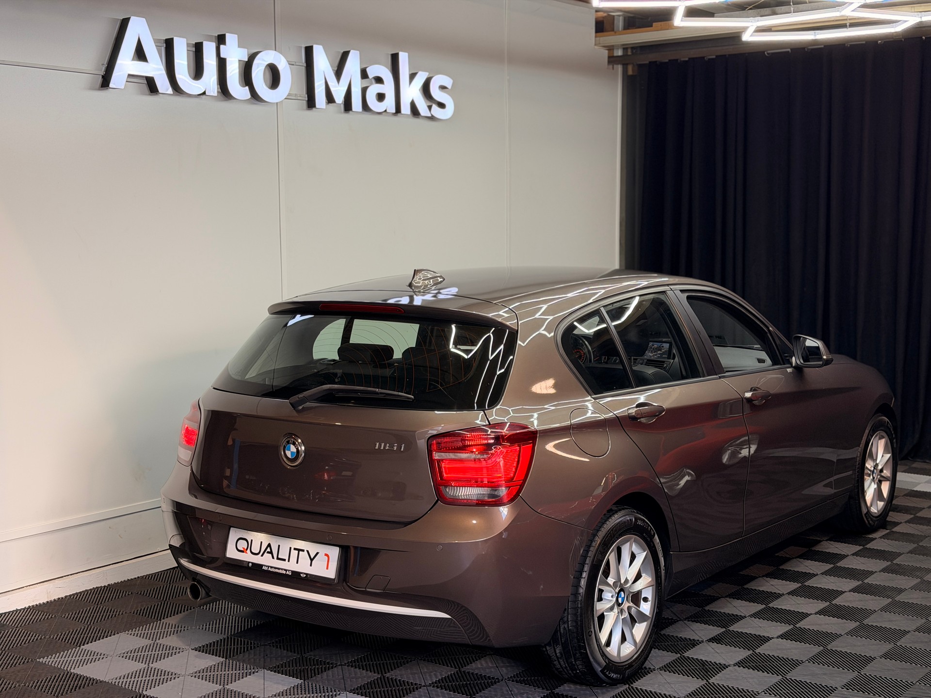 BMW 116i Urban Line Steptronic-showroom-element-1