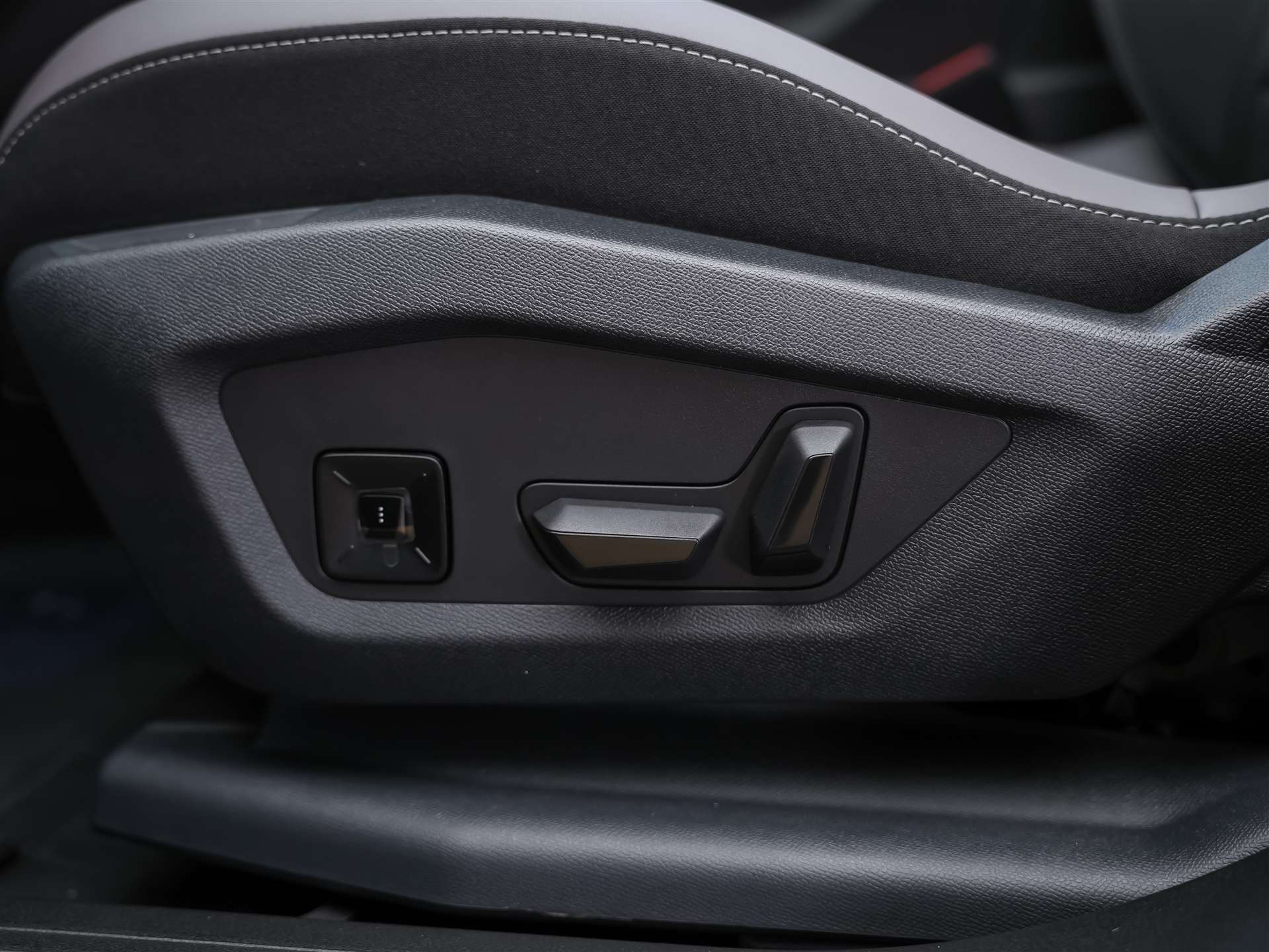 JEEP Compass 1.6 T PHEV Summit Premium Sky *SOFORT Verfügbar*Werksgarantie*Massage*Matrix-LED*Sitzbelüftung*-image-26