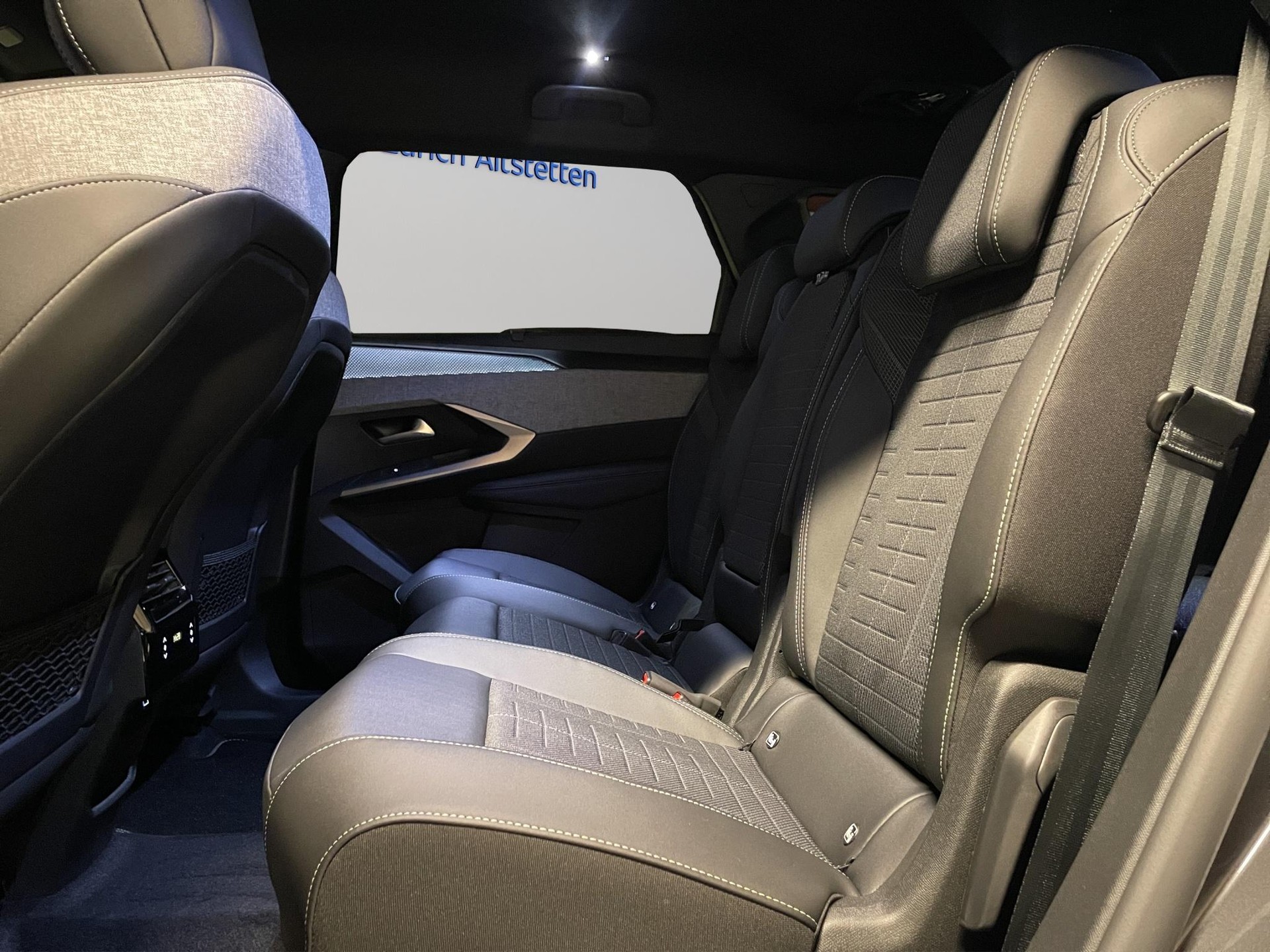 PEUGEOT 5008 1.2 Hybrid GT-image-7