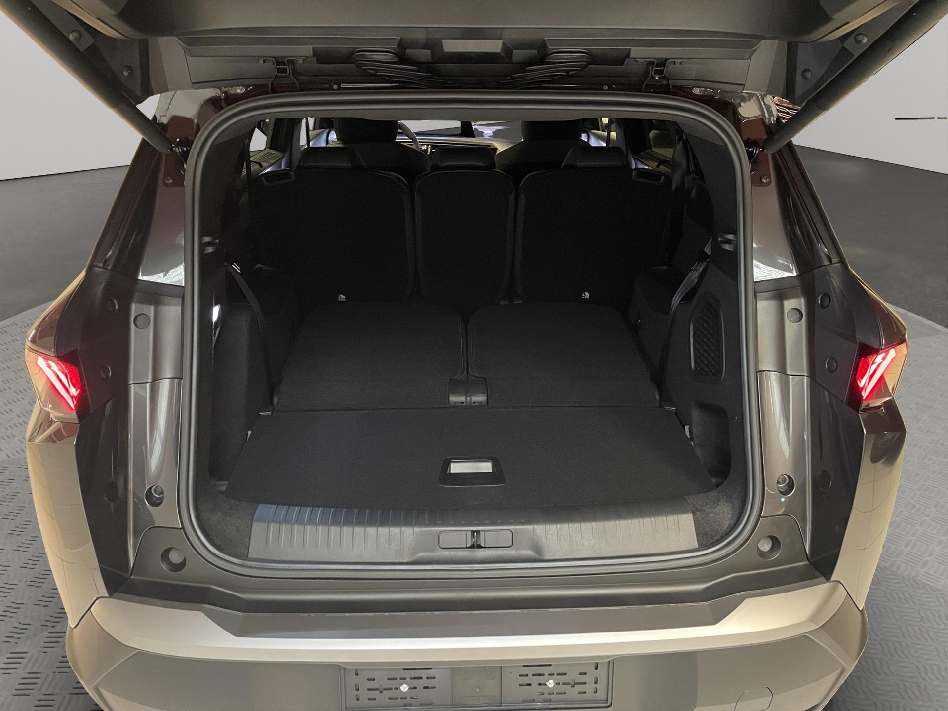 PEUGEOT 5008 1.2 Hybrid GT-image-11