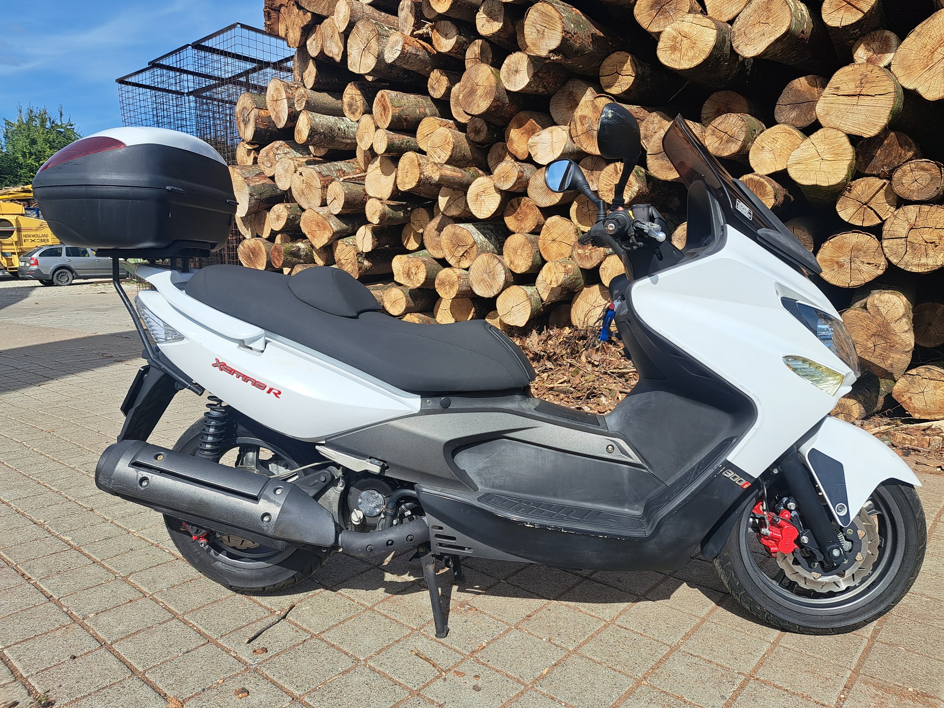 KYMCO Xciting 300 R i-image-0