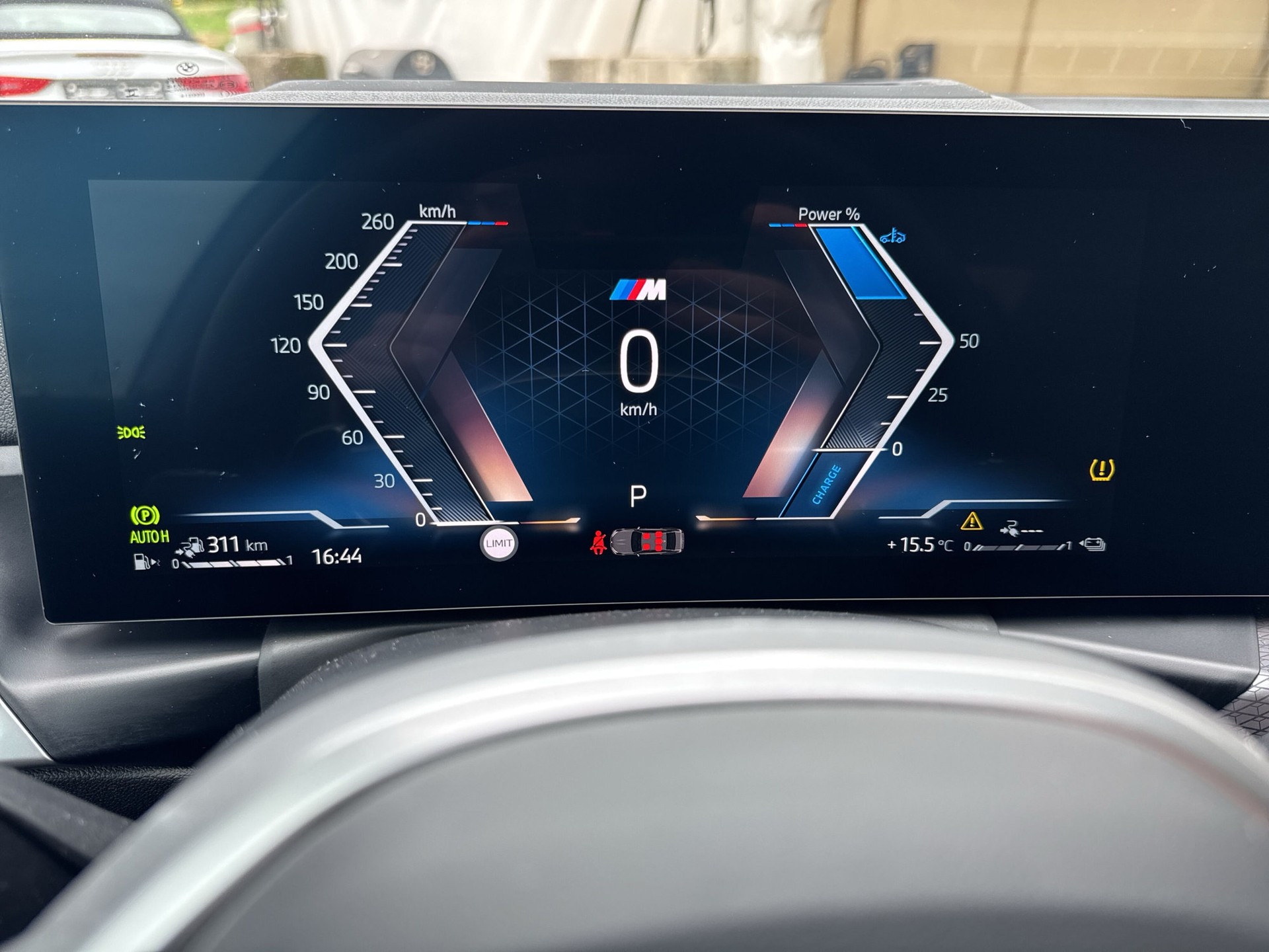 BMW 330e xDrive Steptronic M Sport-image-13