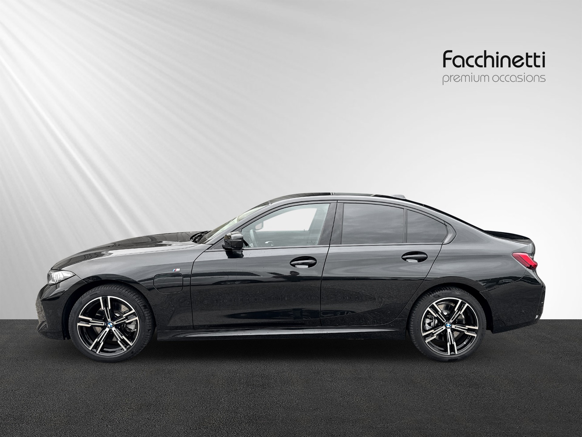 BMW 330e xDrive Steptronic M Sport-showroom-element-1