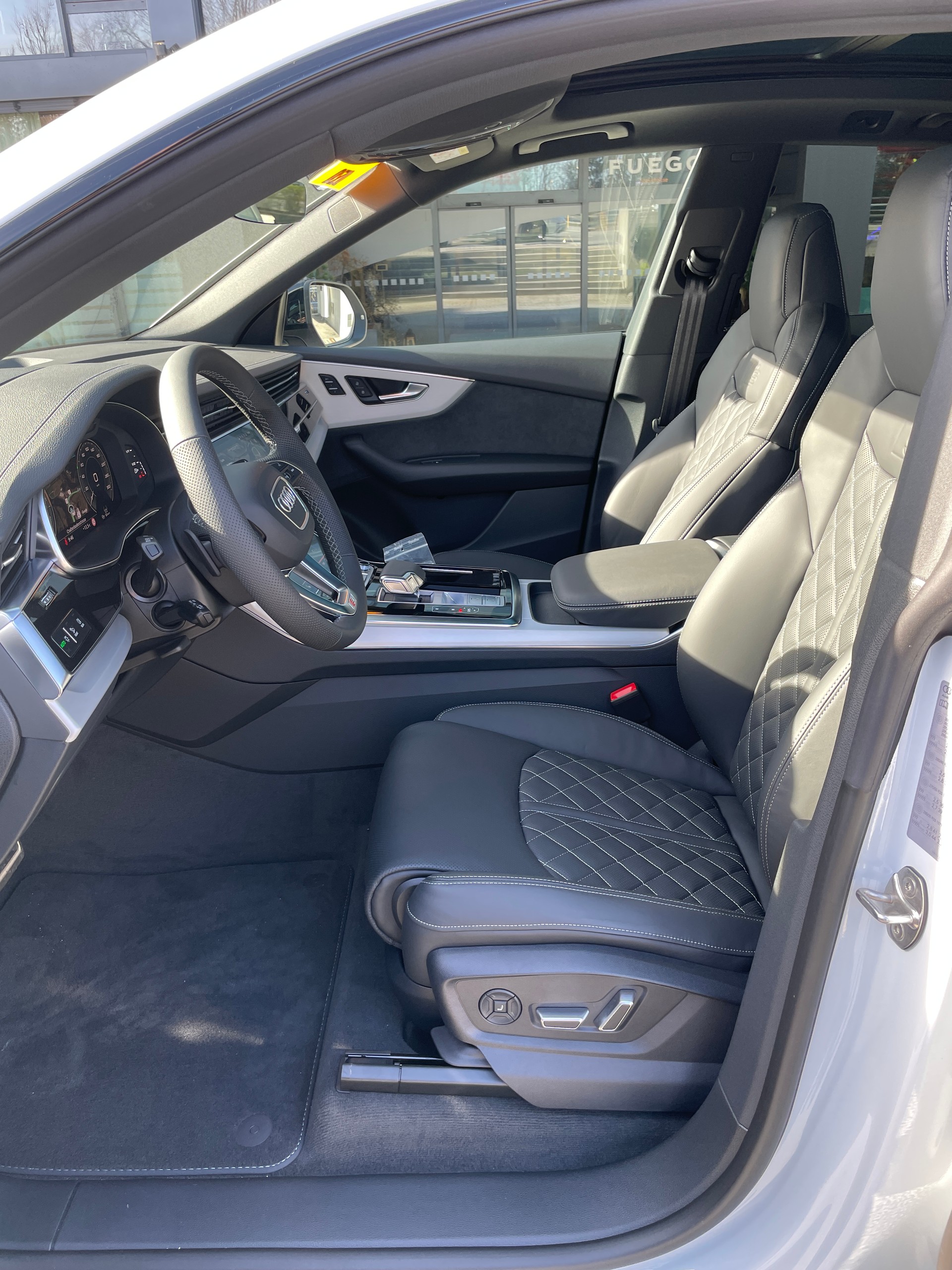 AUDI Q8 60 TFSI e quattro PHEV tiptronic-image-10