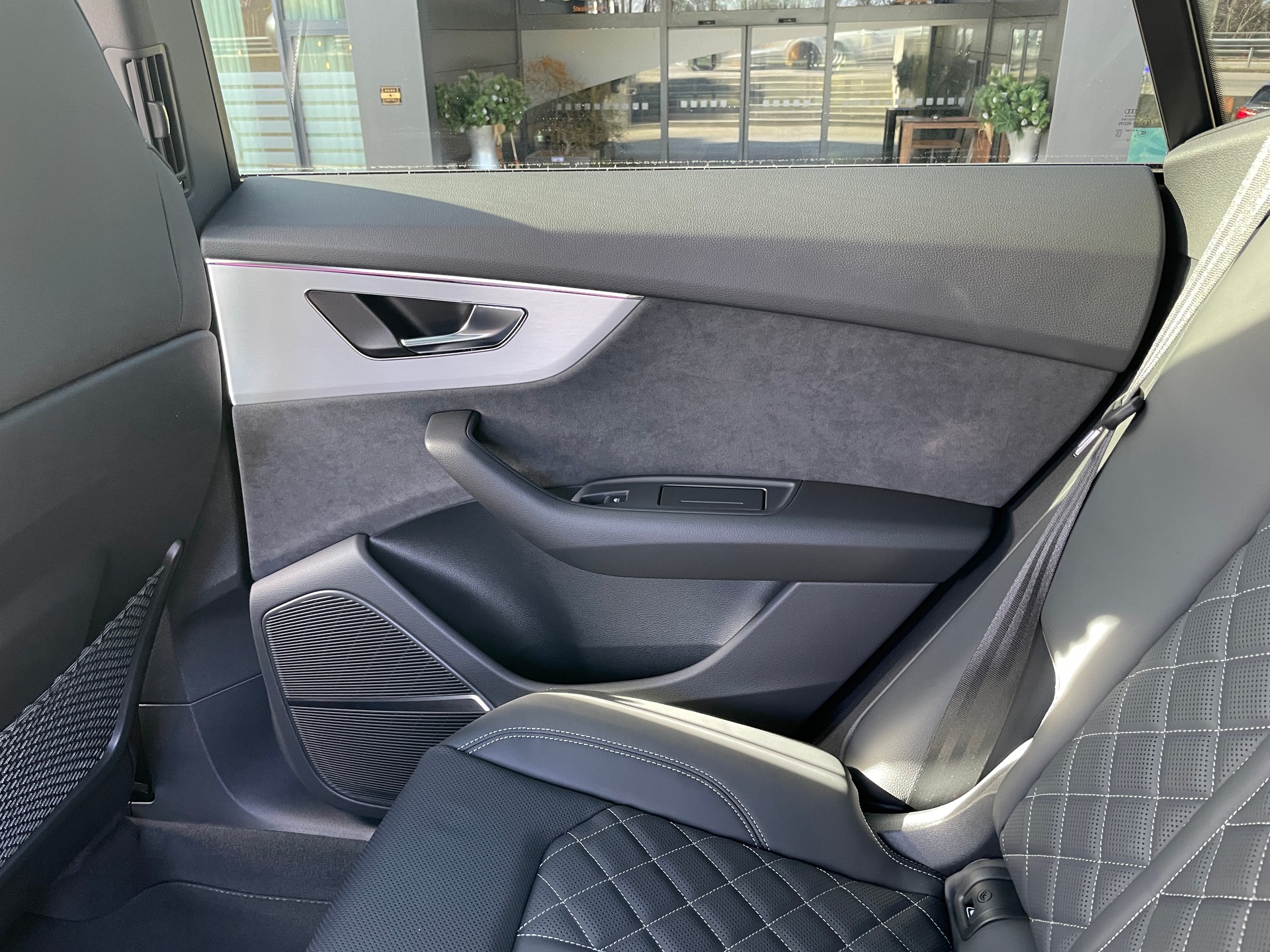 AUDI Q8 60 TFSI e quattro PHEV tiptronic-image-15