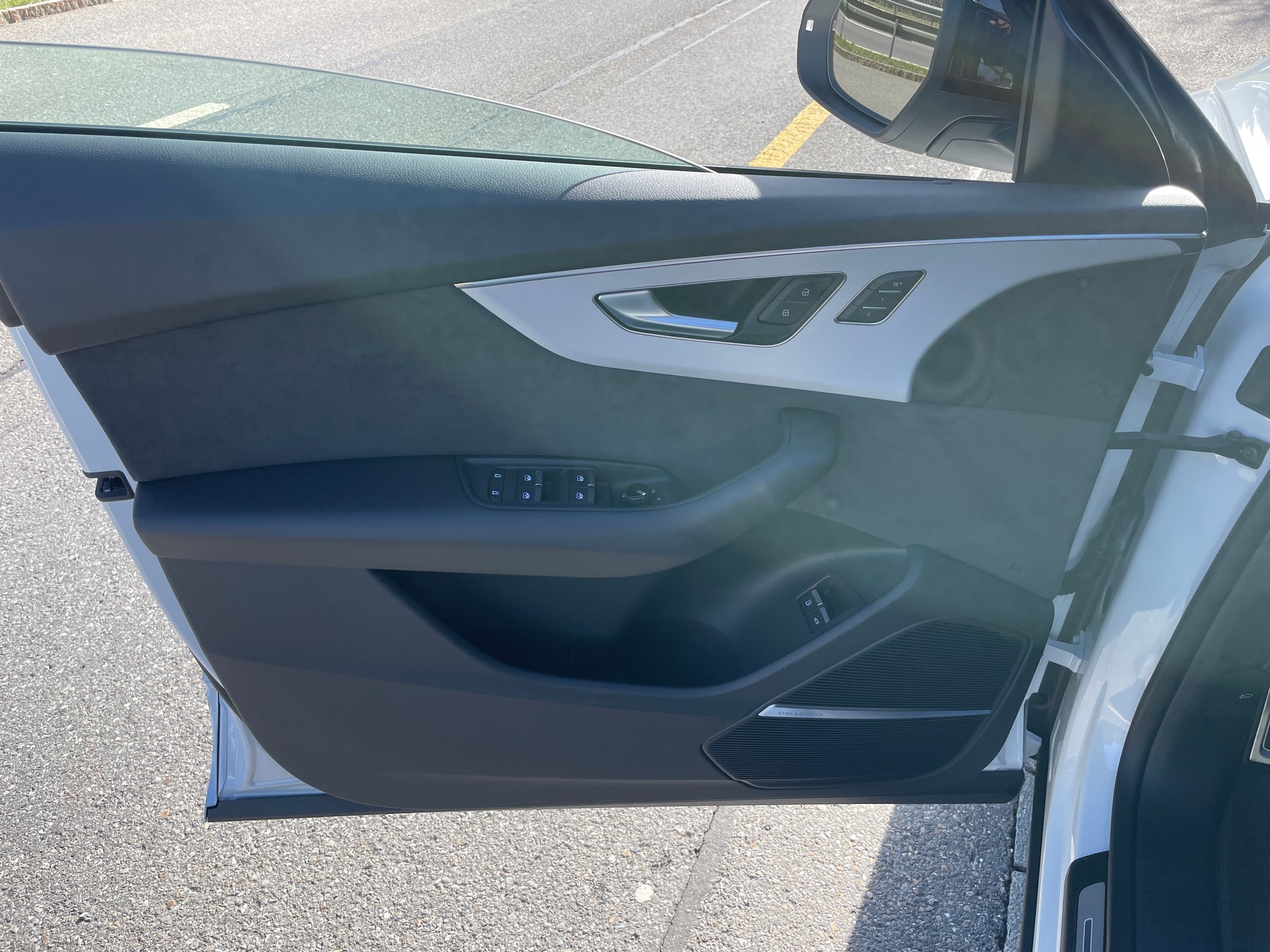 AUDI Q8 60 TFSI e quattro PHEV tiptronic-image-9