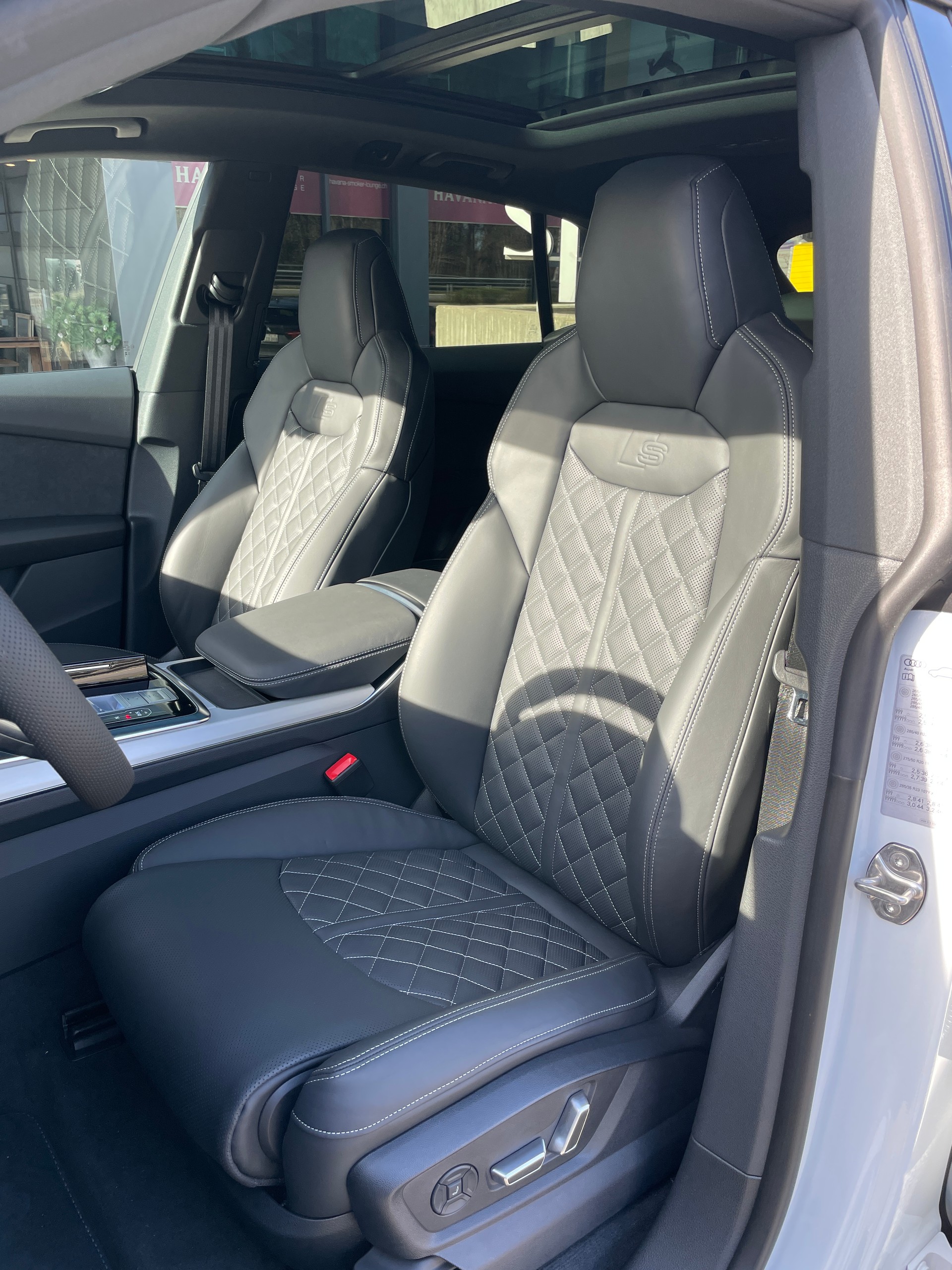 AUDI Q8 60 TFSI e quattro PHEV tiptronic-image-11