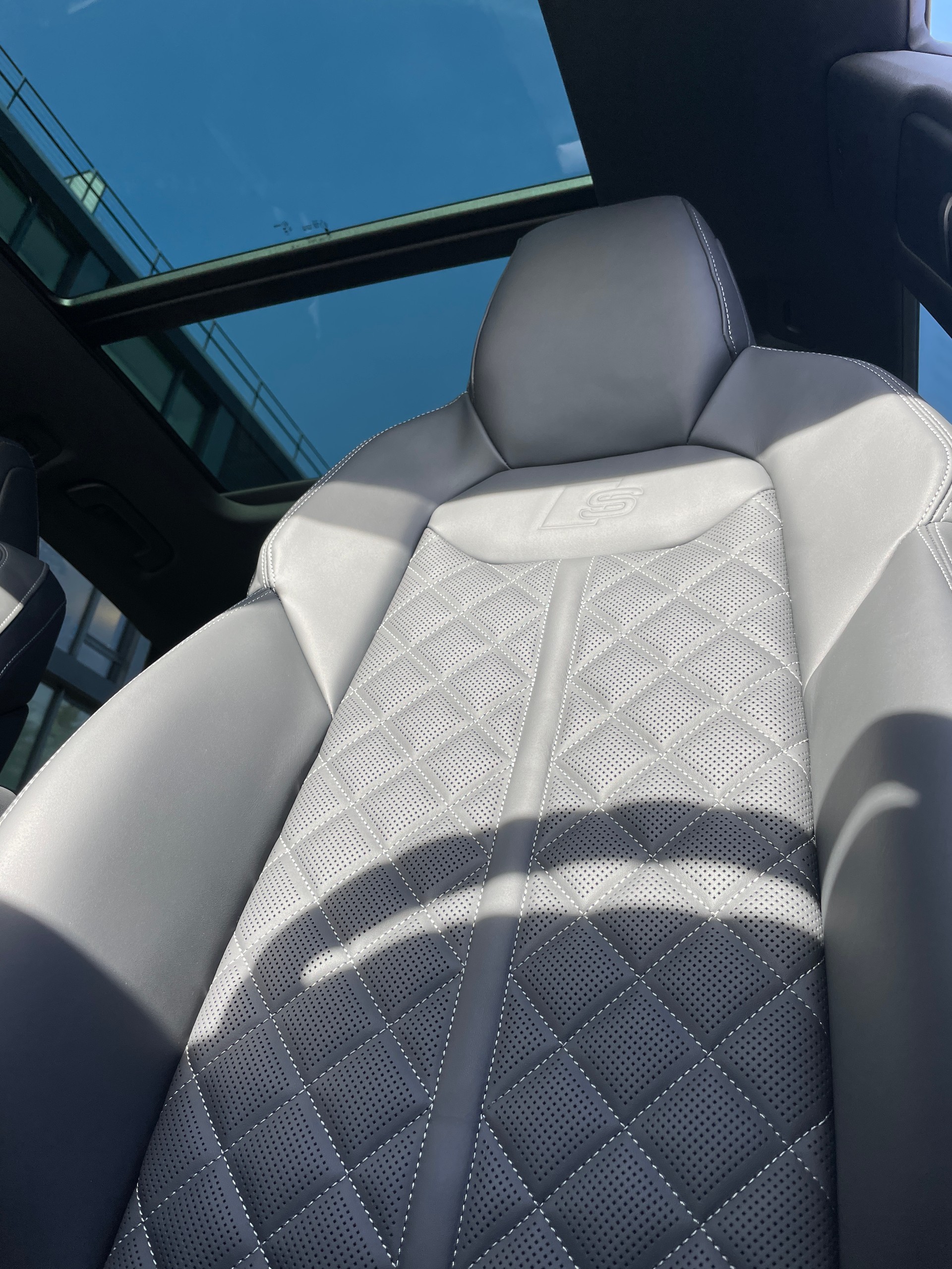 AUDI Q8 60 TFSI e quattro PHEV tiptronic-image-12