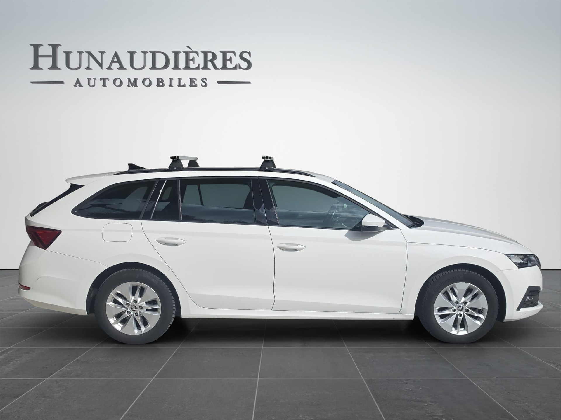 SKODA Octavia Combi 2.0 TDI DSG Ambition 4x4-image-3