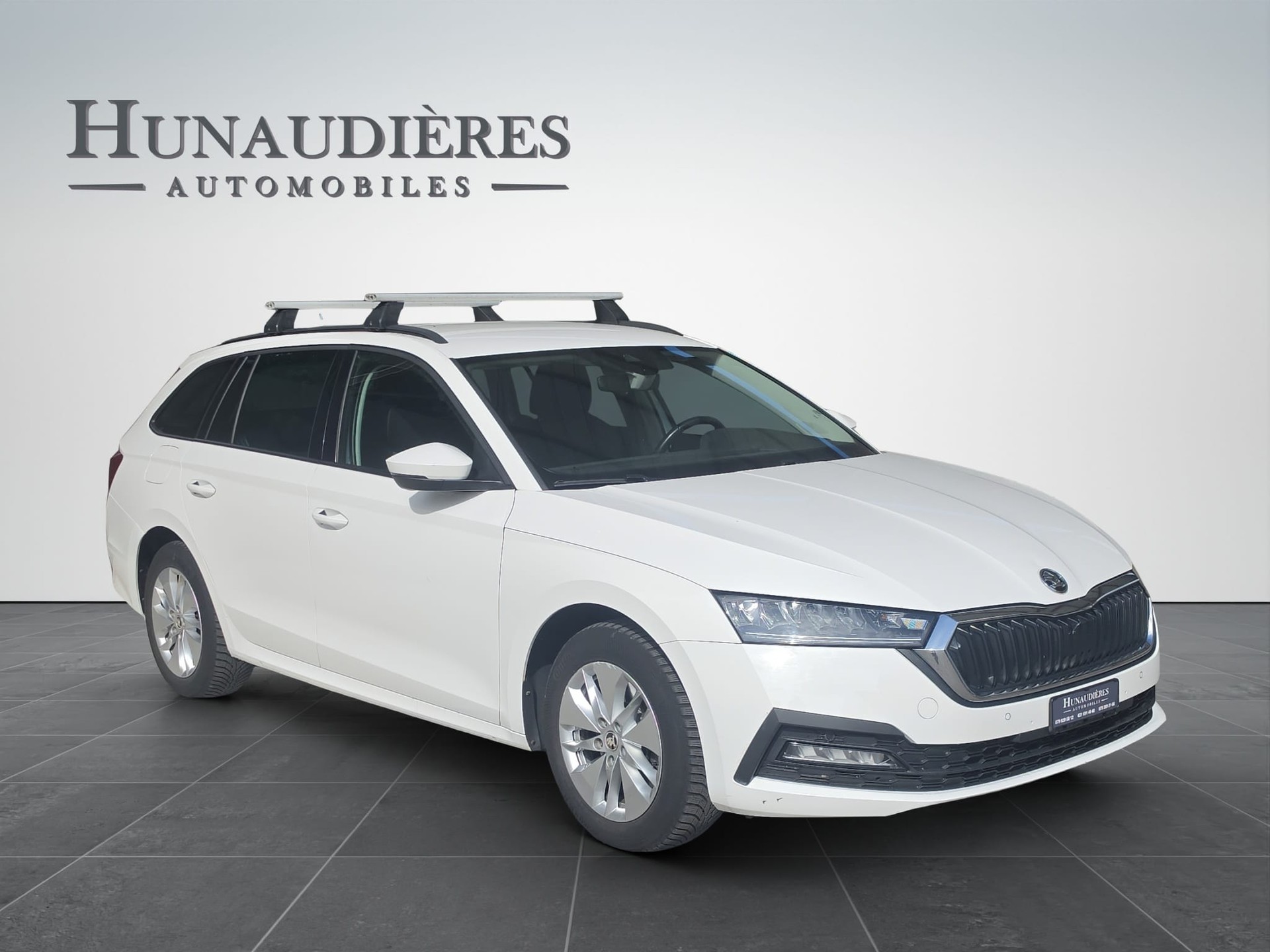 SKODA Octavia Combi 2.0 TDI DSG Ambition 4x4-image-1