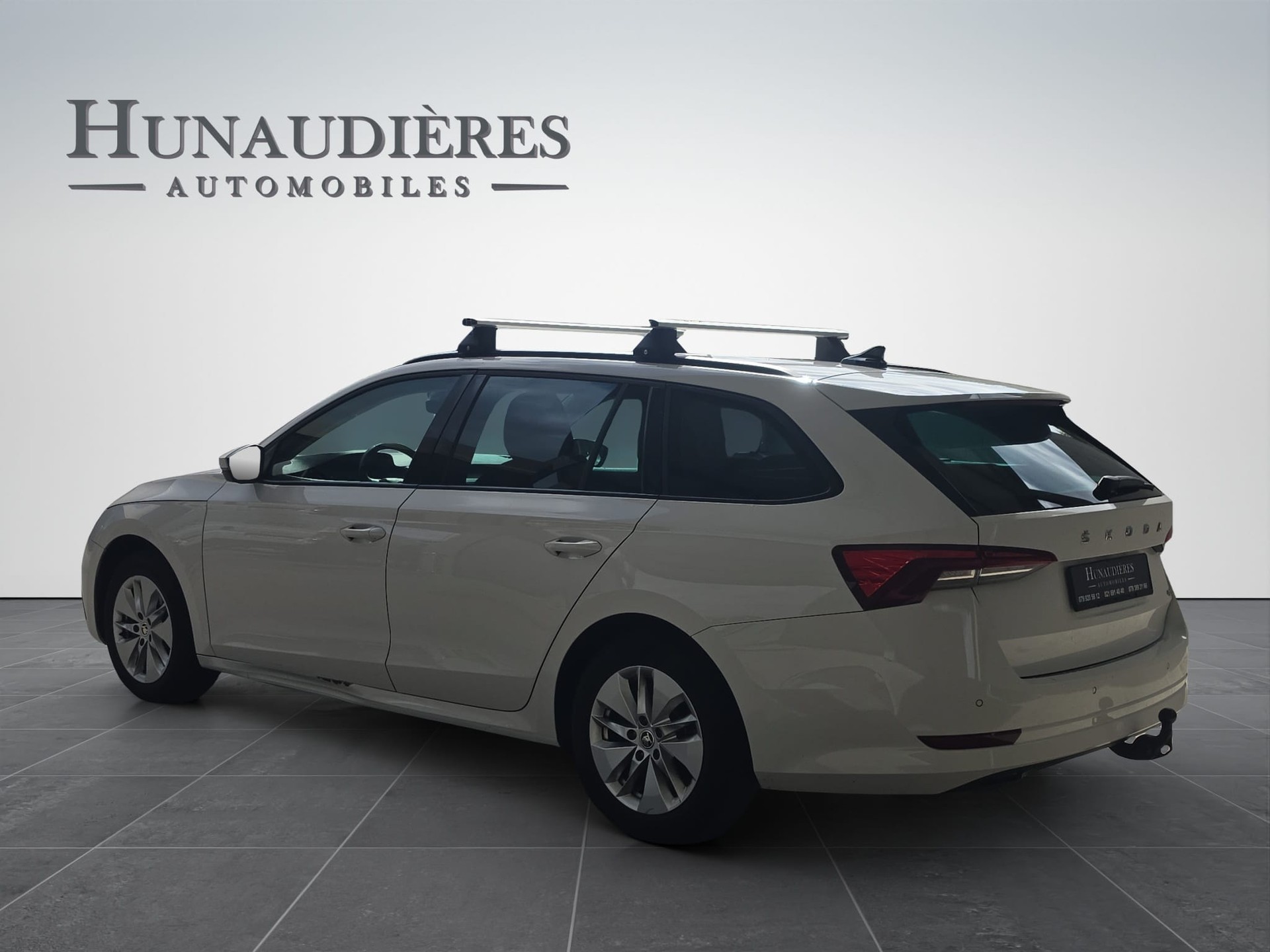 SKODA Octavia Combi 2.0 TDI DSG Ambition 4x4-image-2