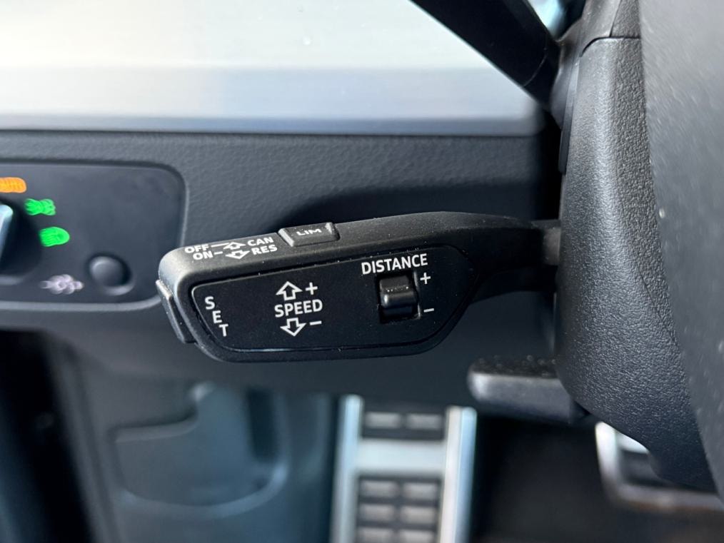 AUDI Q5 40 TDi quattro S line-image-4