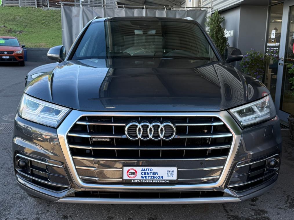 AUDI Q5 40 TDi quattro S line